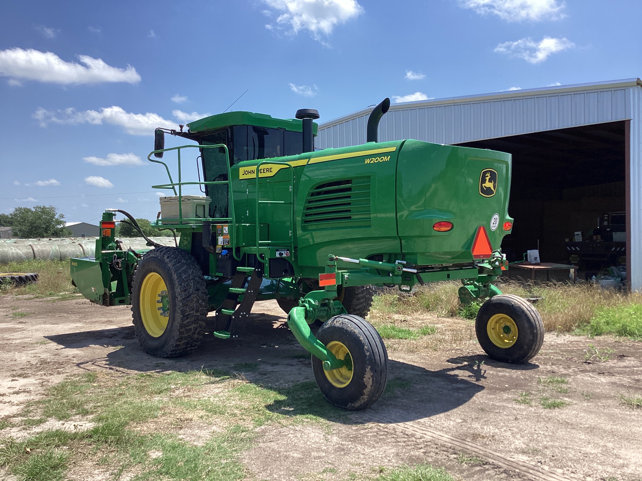 2022 John Deere W200M Image 10
