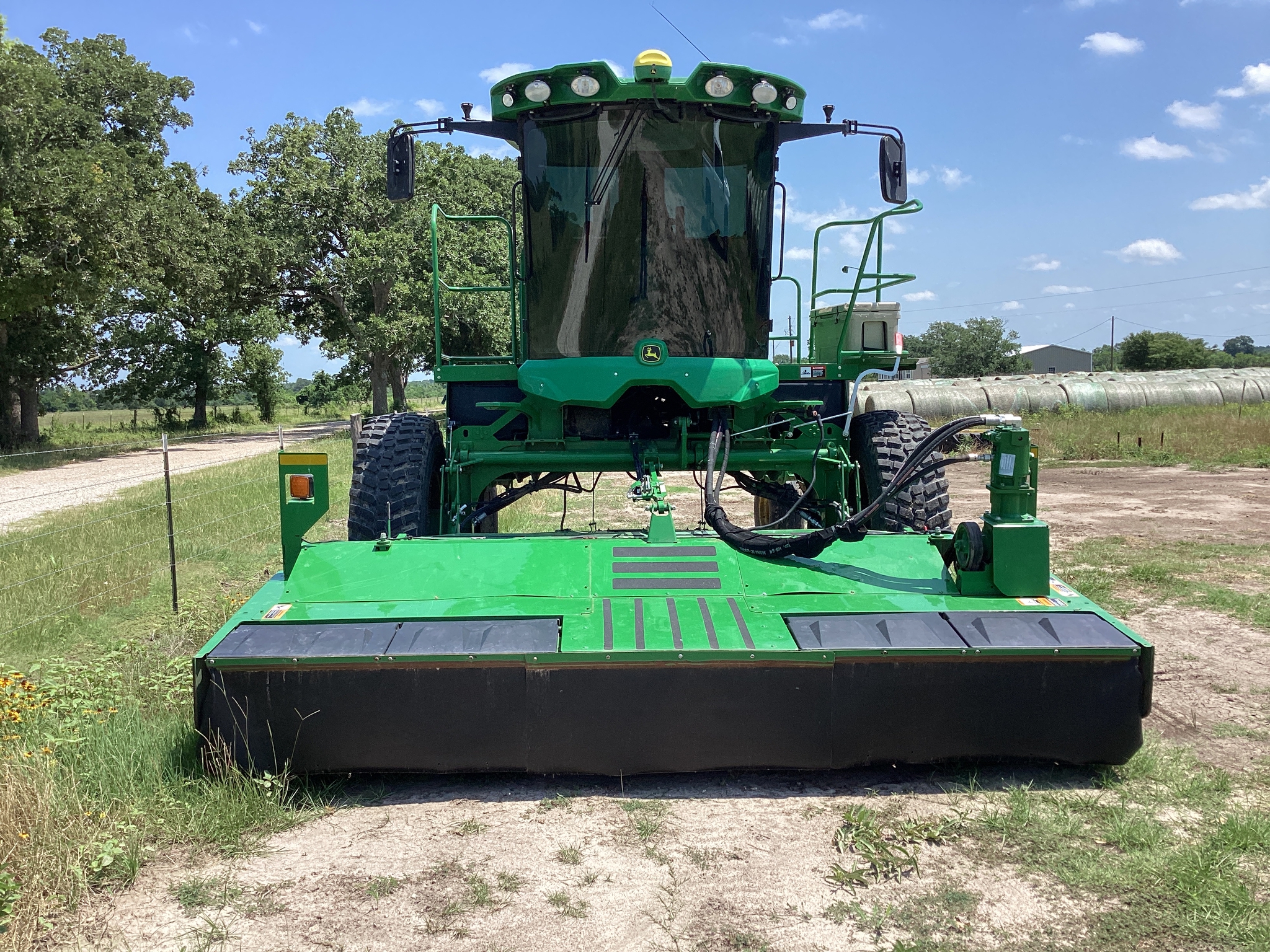 2022 John Deere W200M Image 4