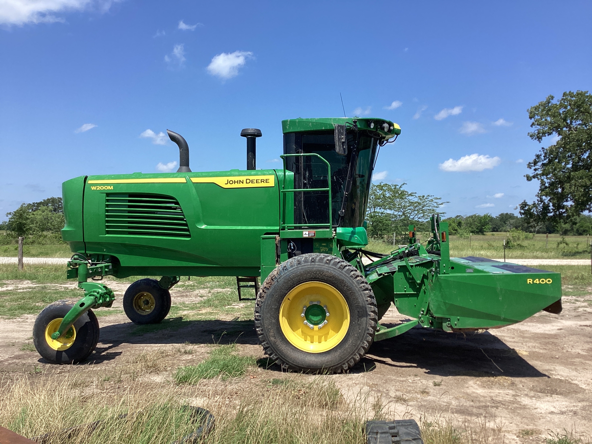 2022 John Deere W200M Image 6