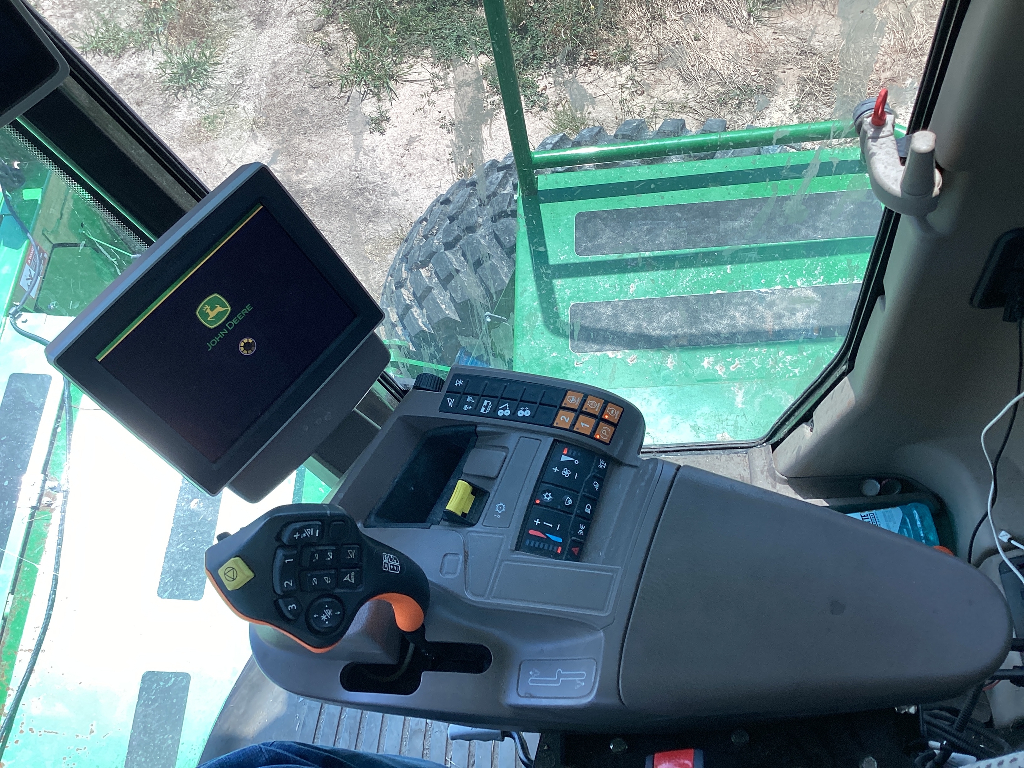 2022 John Deere W200M Image 20
