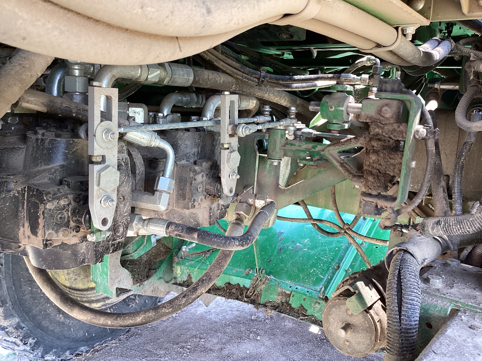 2022 John Deere W200M Image 27