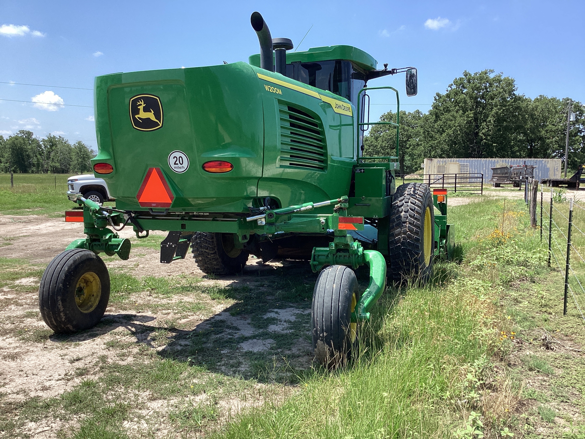 2022 John Deere W200M Image 8