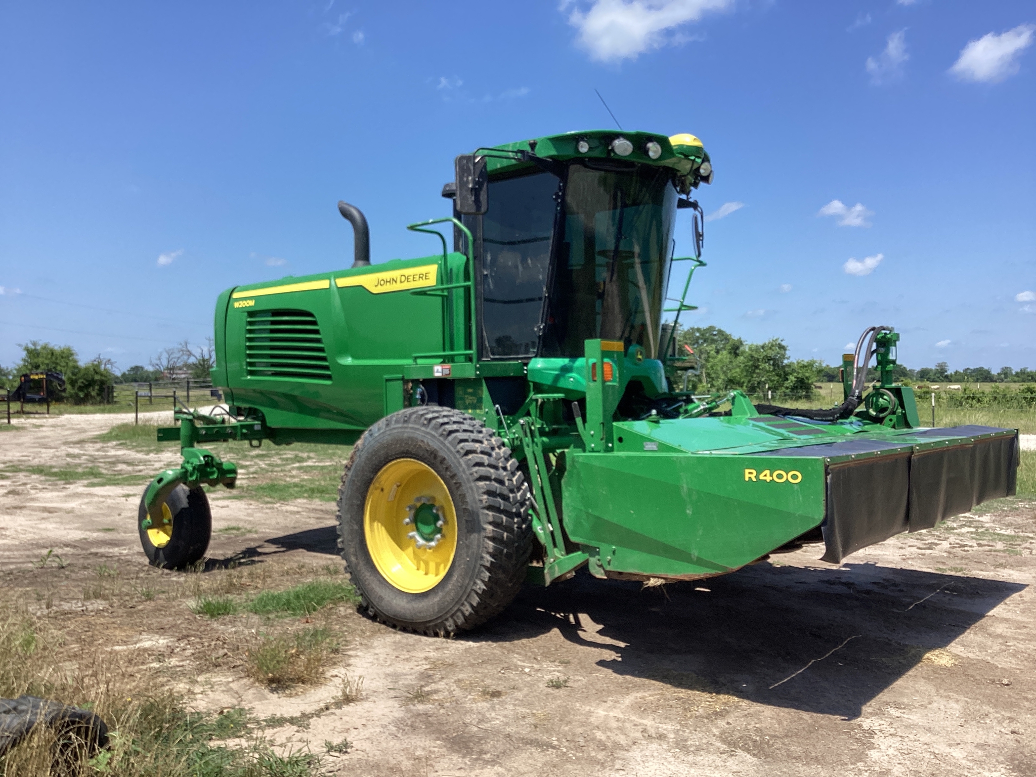 2022 John Deere W200M Image 5
