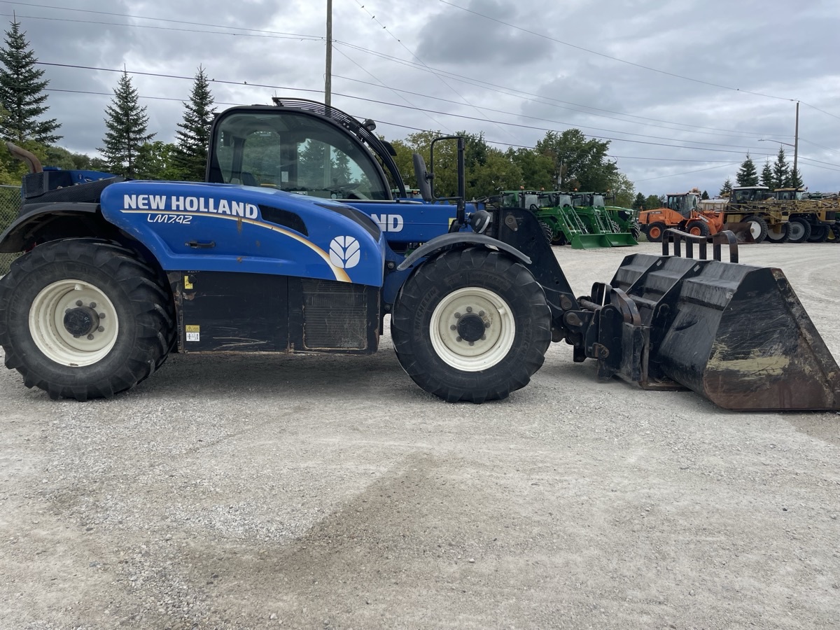 2020 New Holland LM7.42 Image 2
