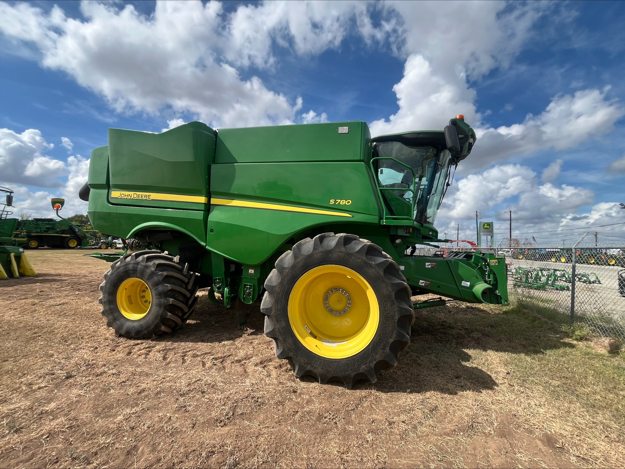 2019 John Deere S780 Image 2