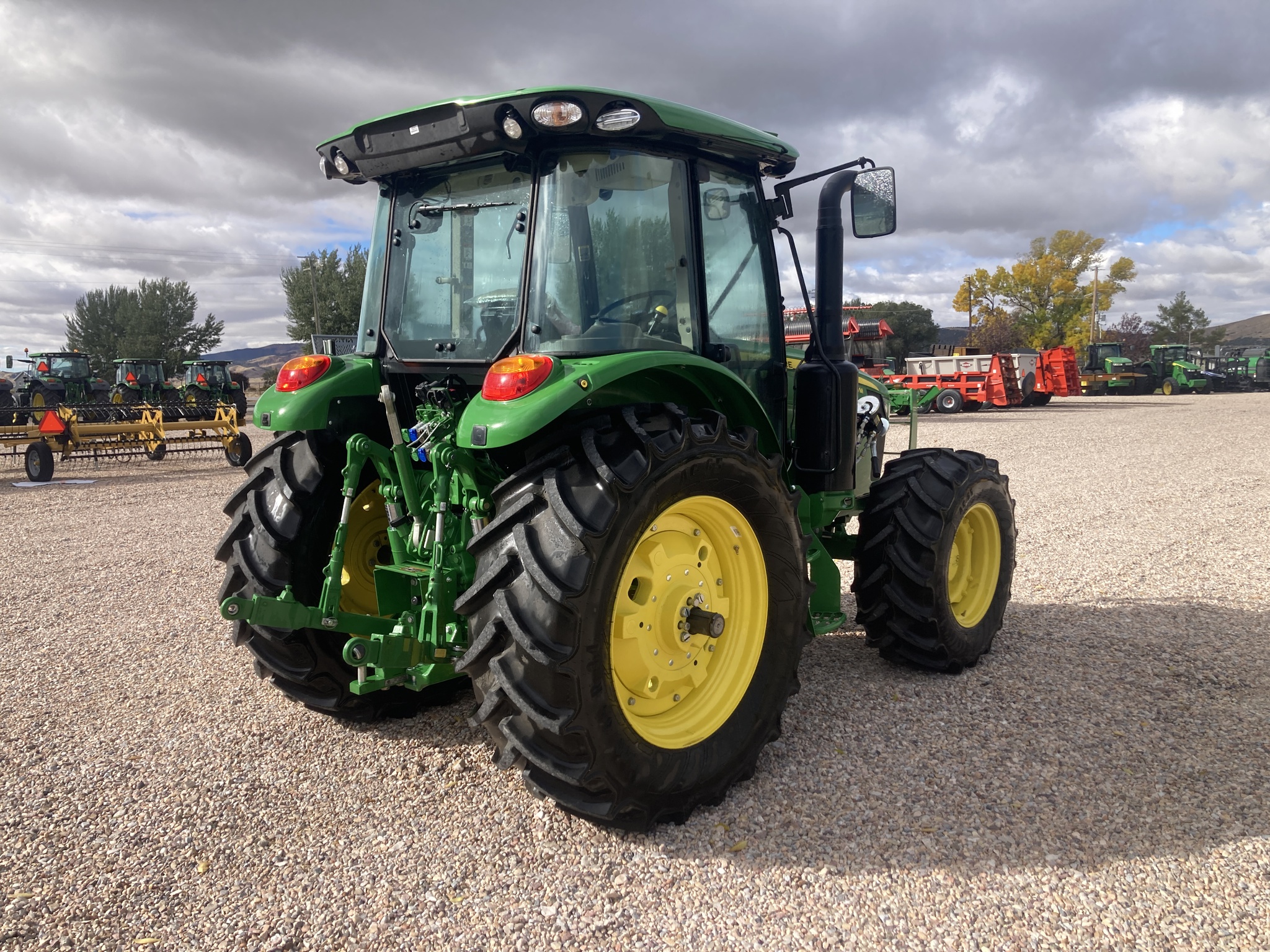 2024 John Deere 5130M Image 5