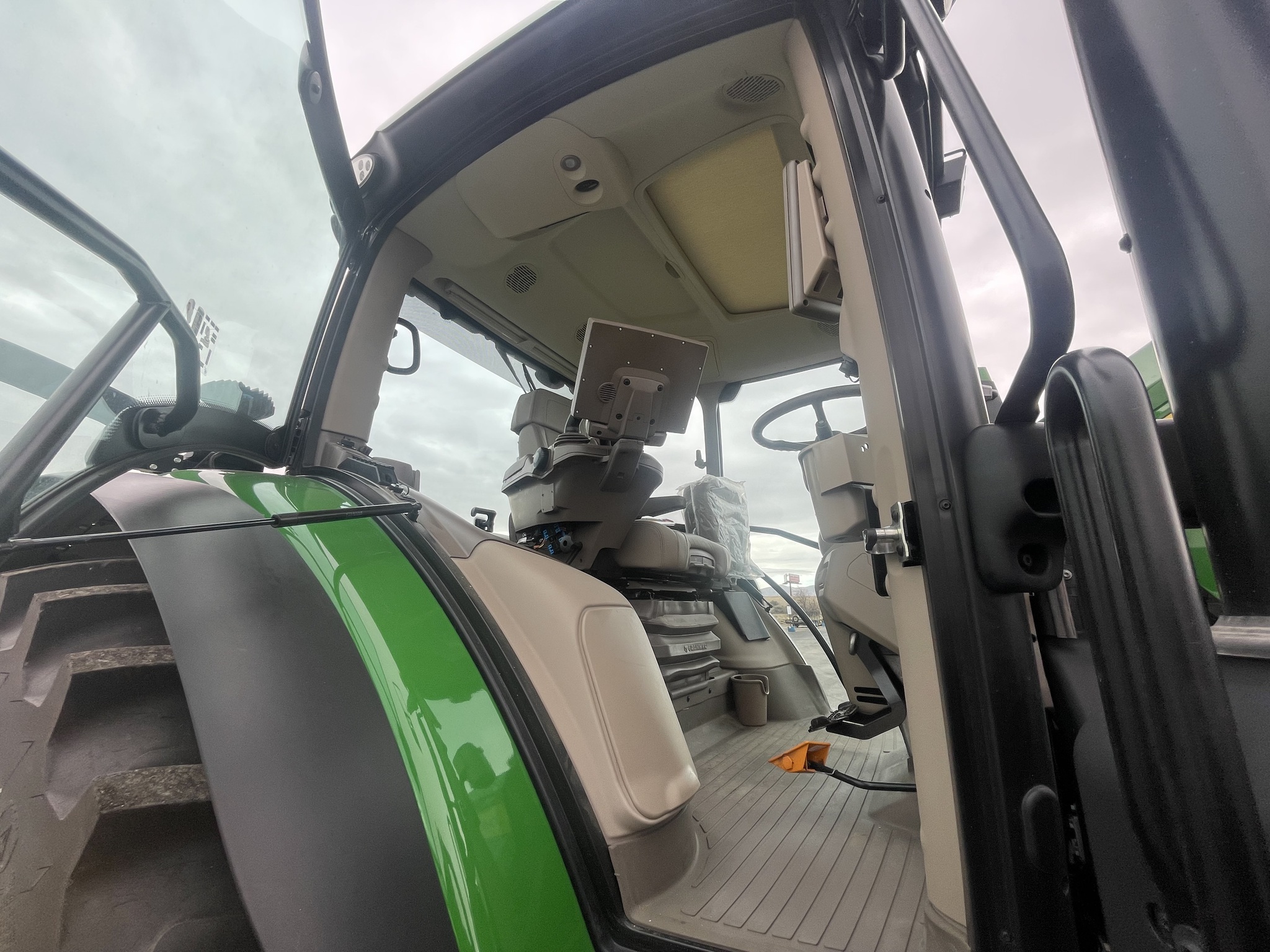 2023 John Deere 6R 165 Image 30