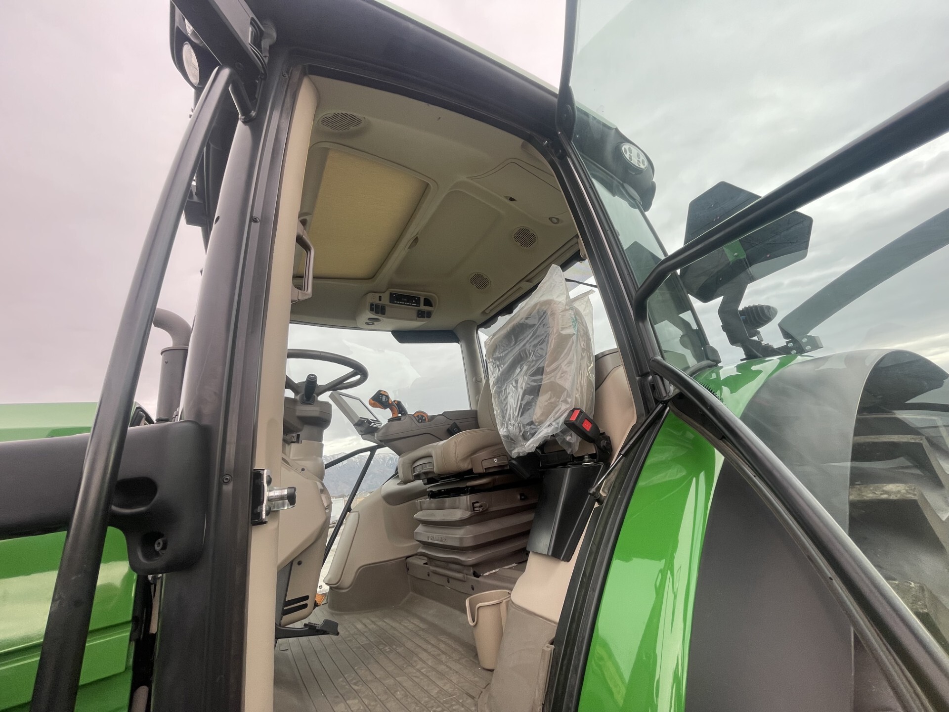 2023 John Deere 6R 165 Image 23