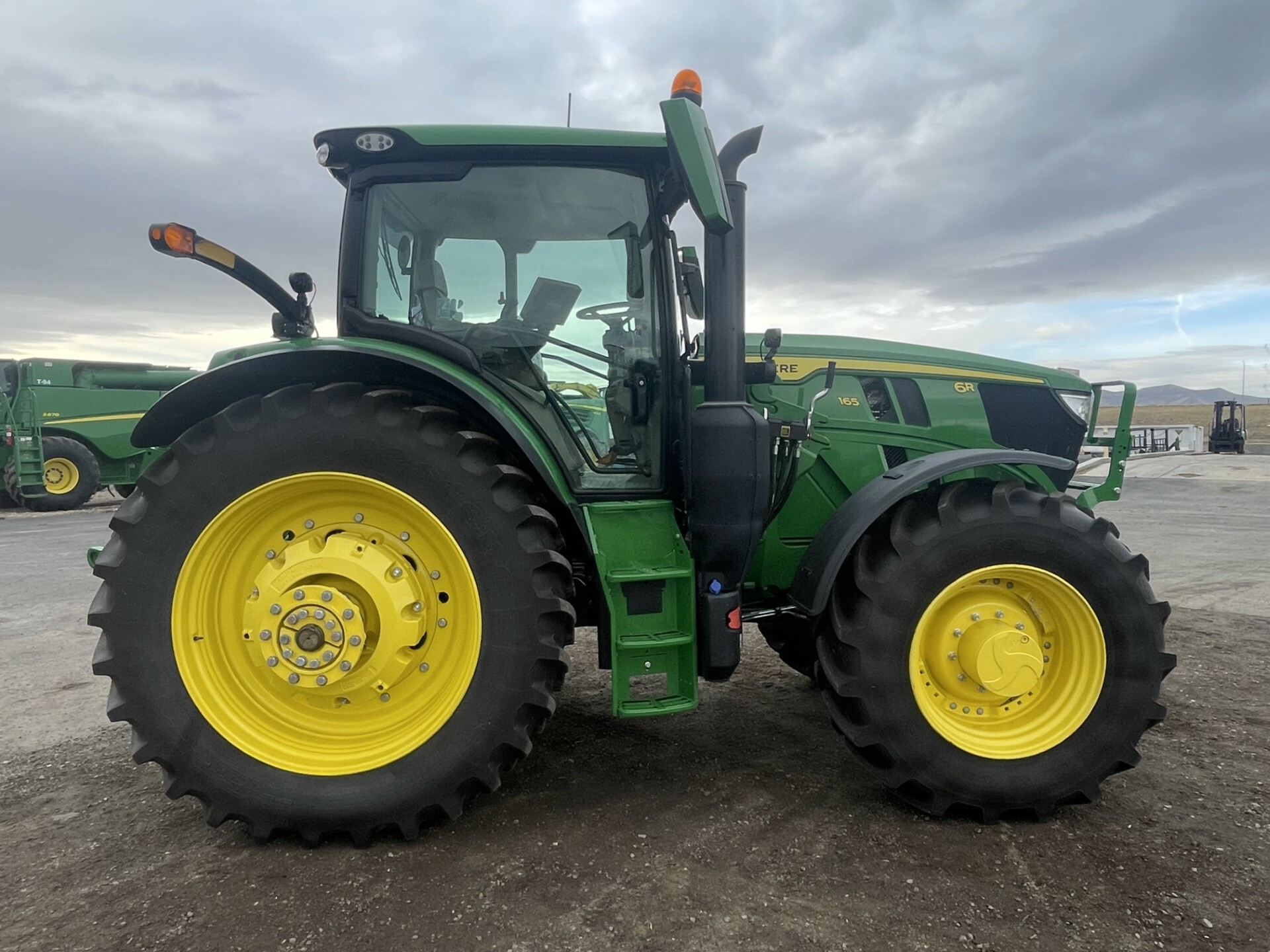 2023 John Deere 6R 165 Image 4