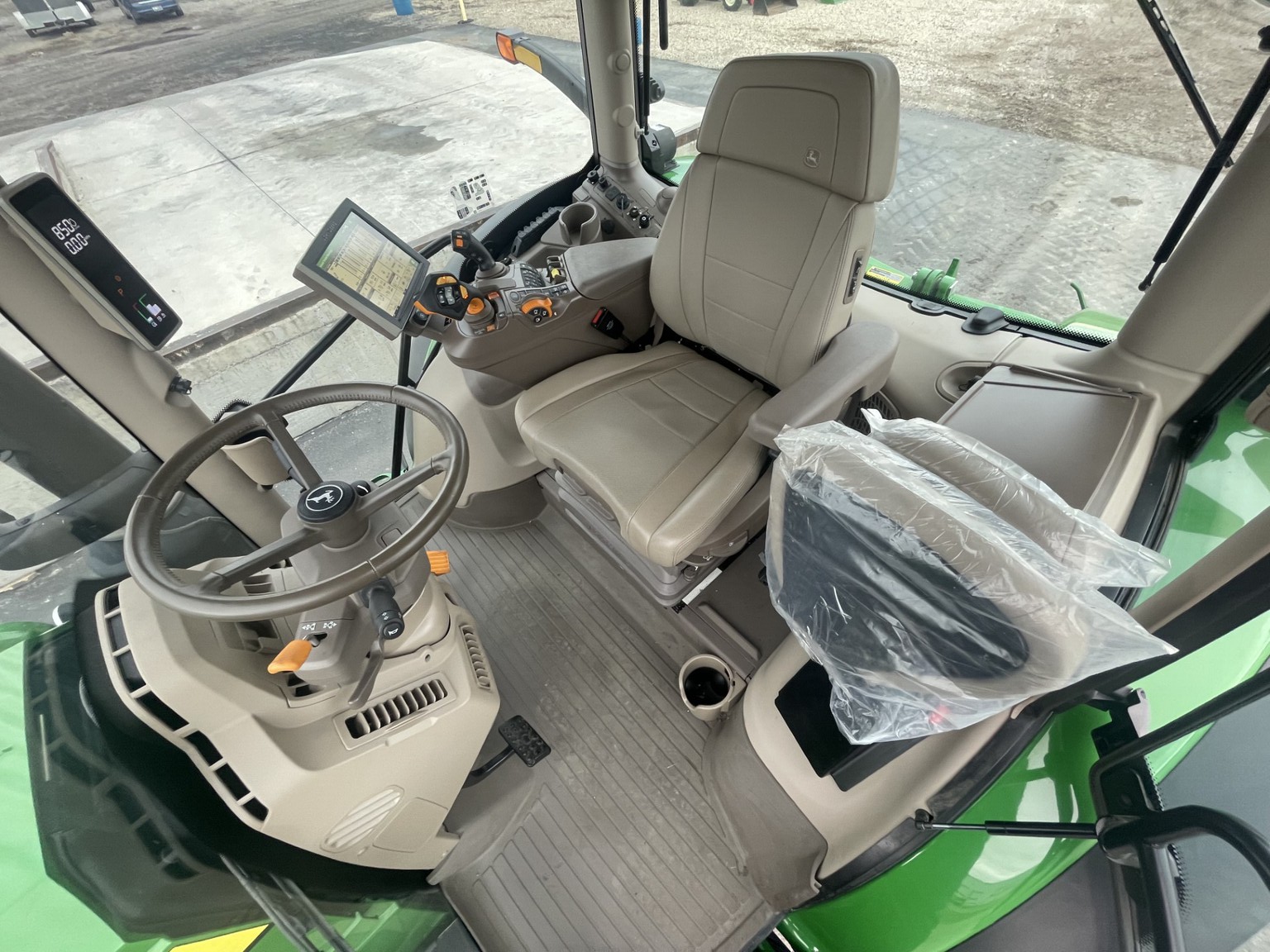 2023 John Deere 6R 165 Image 24