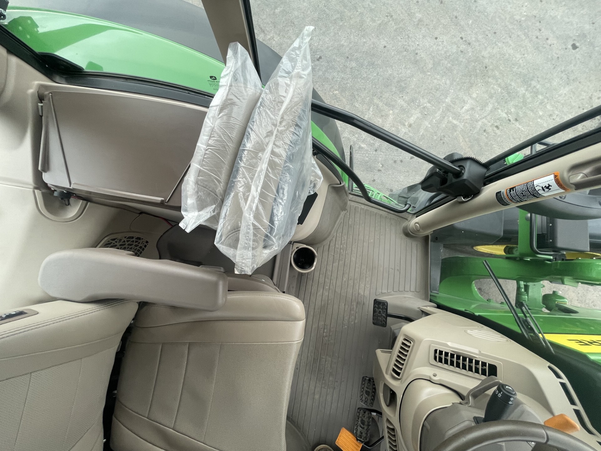 2023 John Deere 6R 165 Image 28