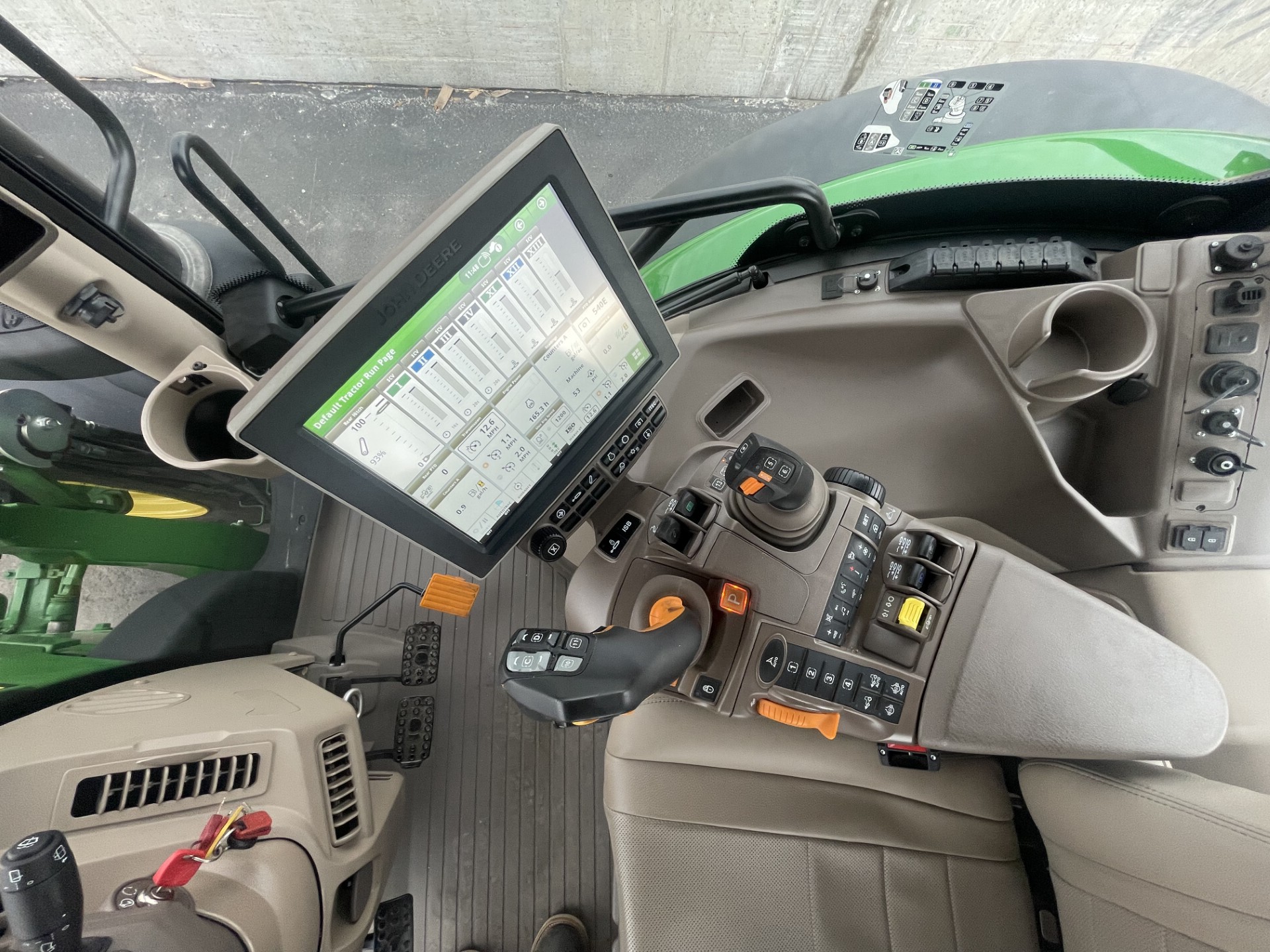 2023 John Deere 6R 165 Image 29