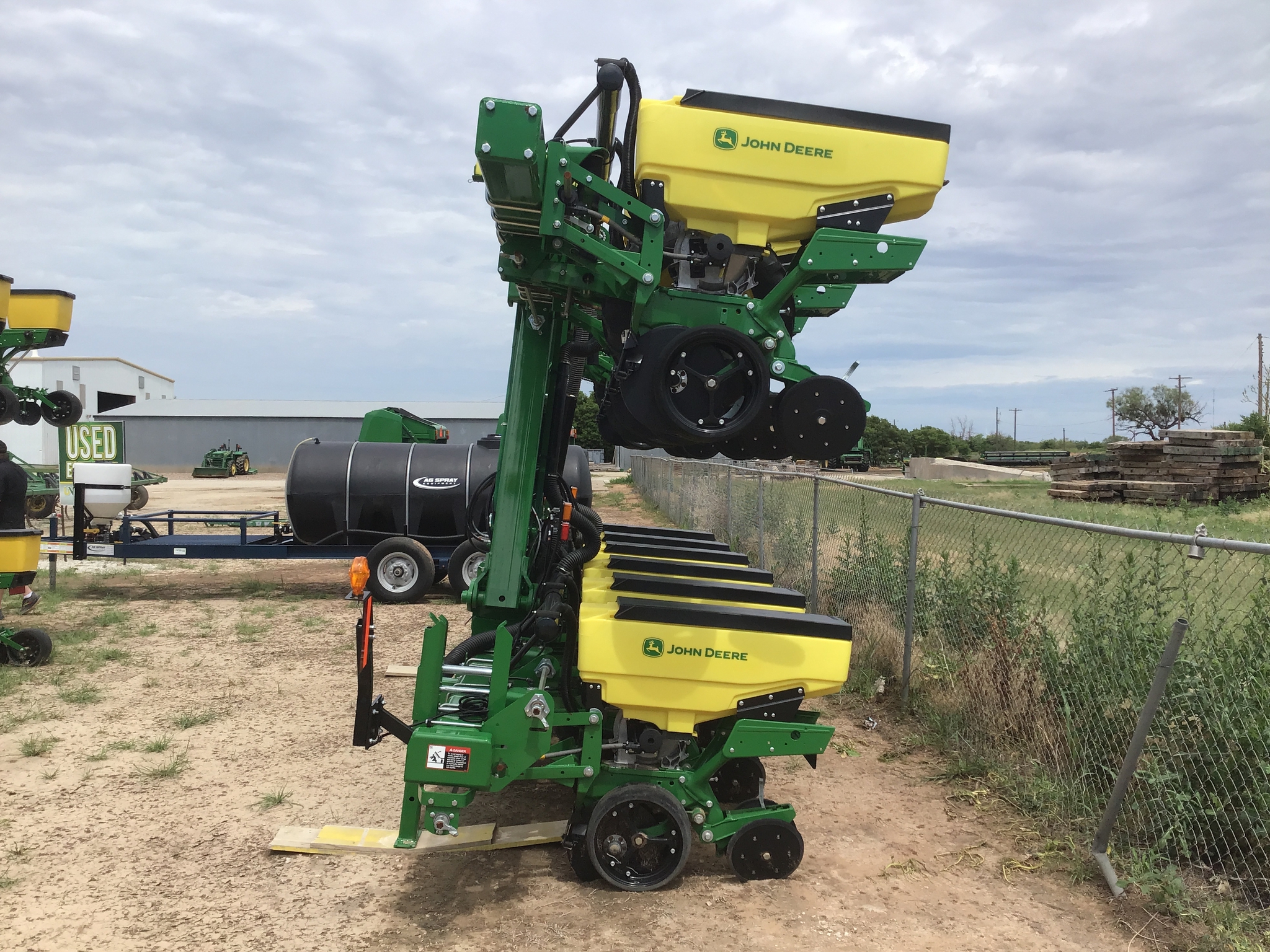 2024 John Deere 1725 Image 2