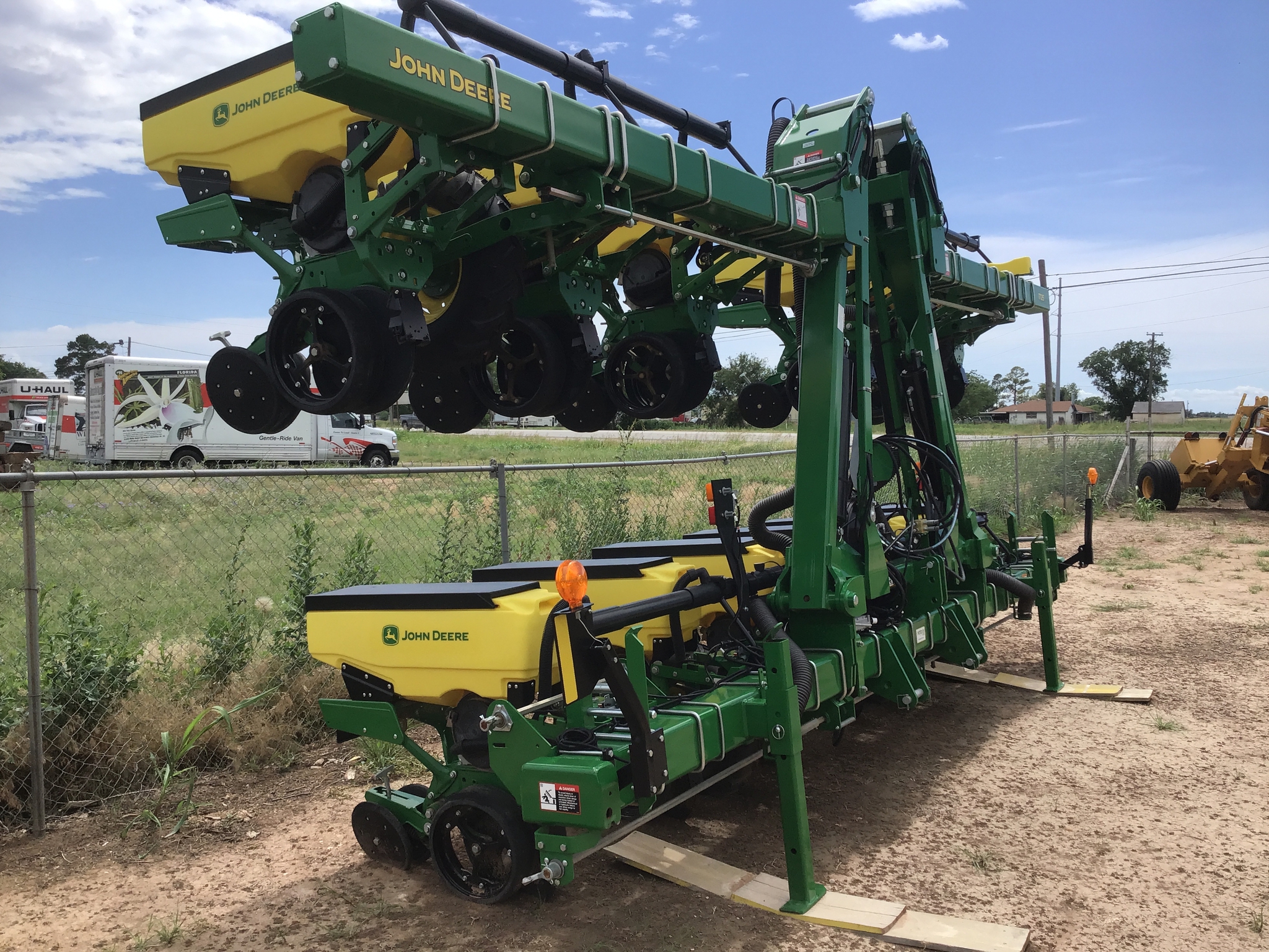 2024 John Deere 1725 Image 3