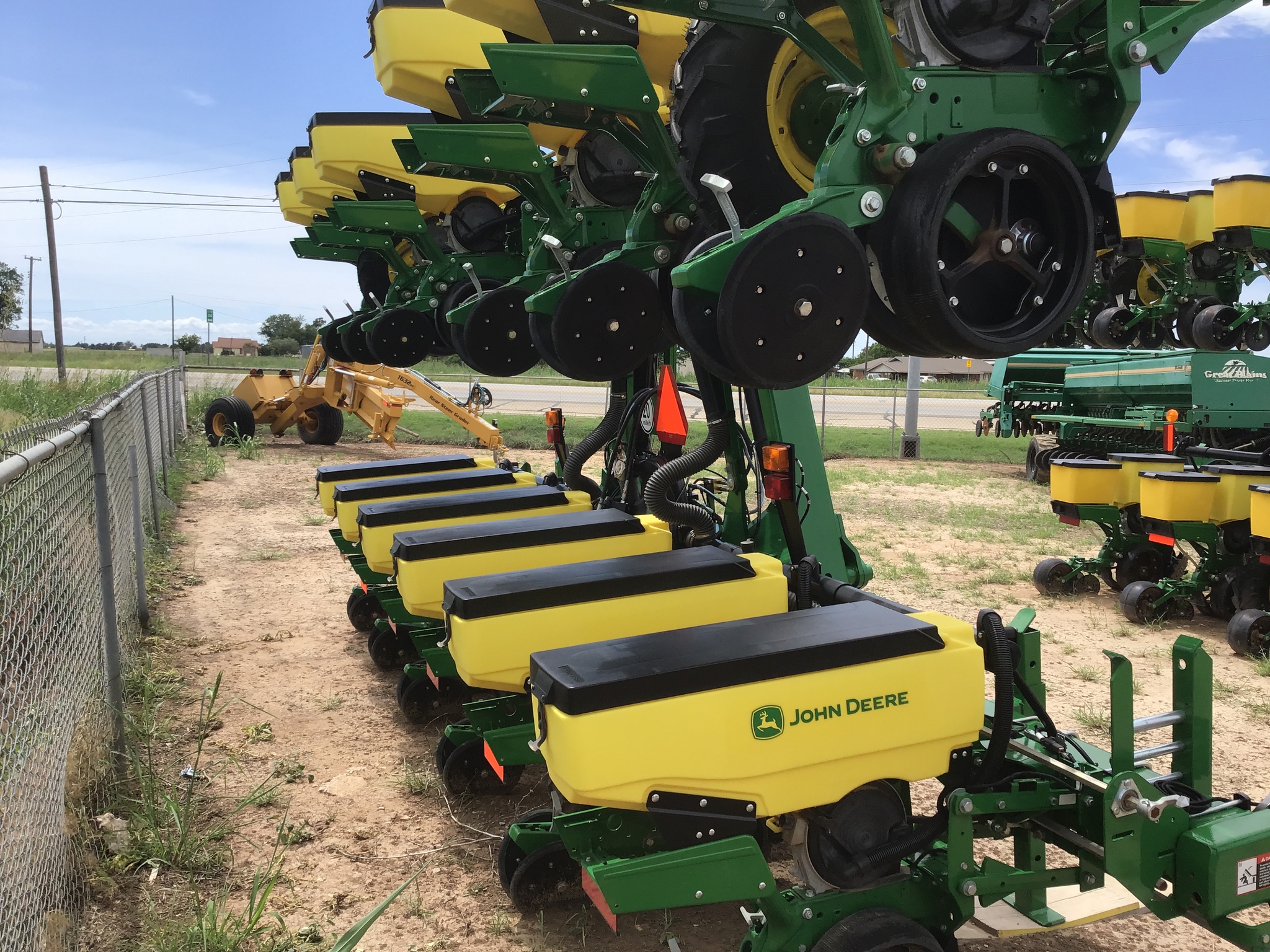 2024 John Deere 1725 Image 1