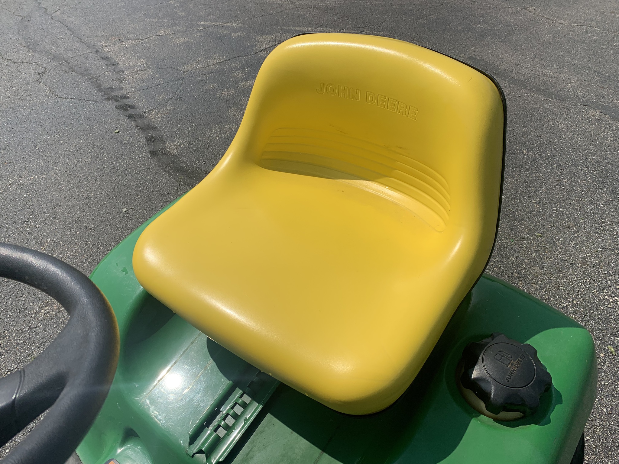 2000 John Deere LT166 Image 5