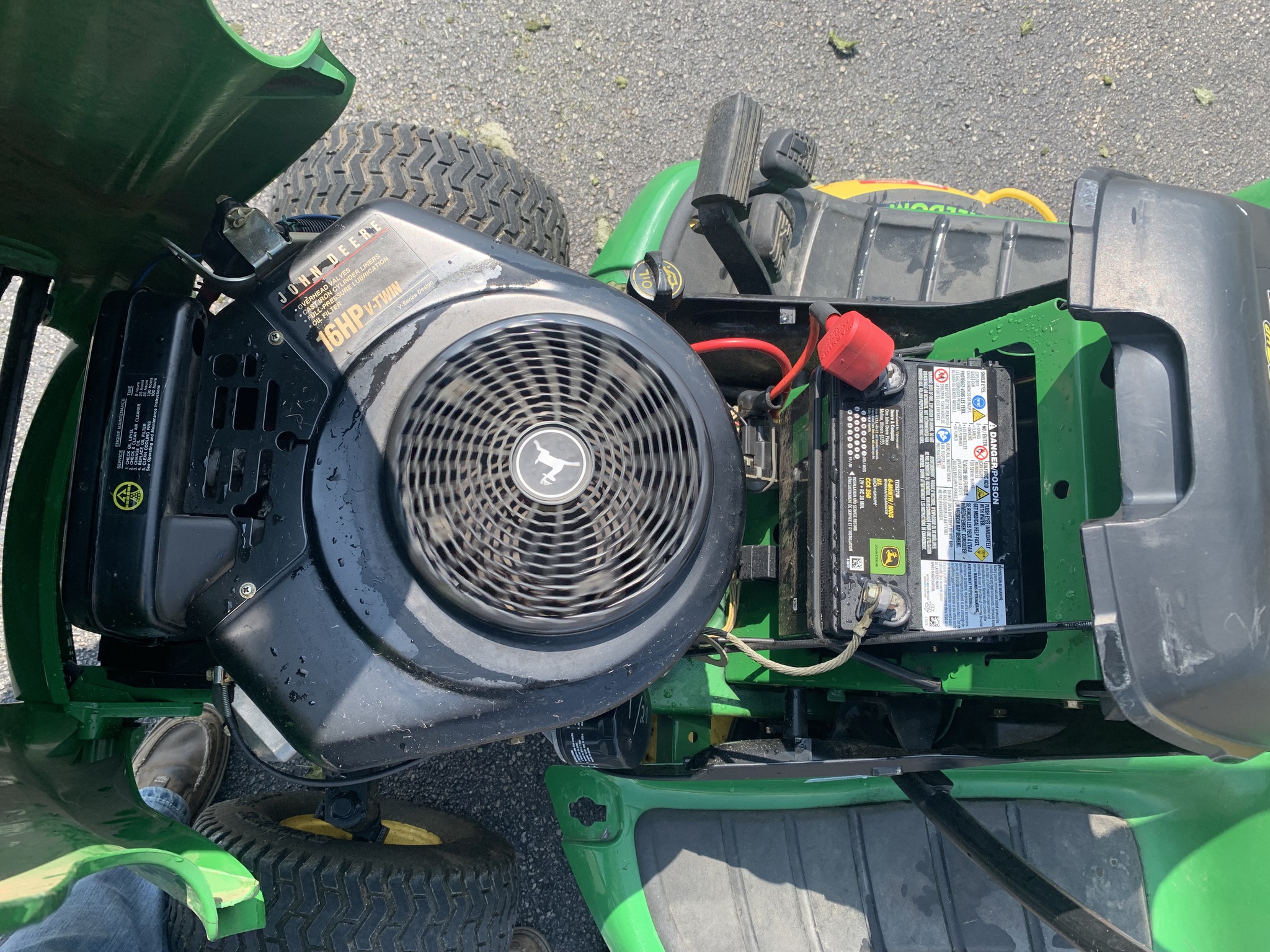 2000 John Deere LT166 Image 9