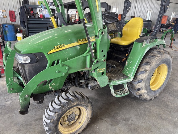 Photo of 2006 John Deere 3520