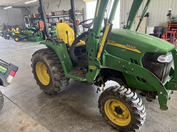 Photo of 2006 John Deere 3520