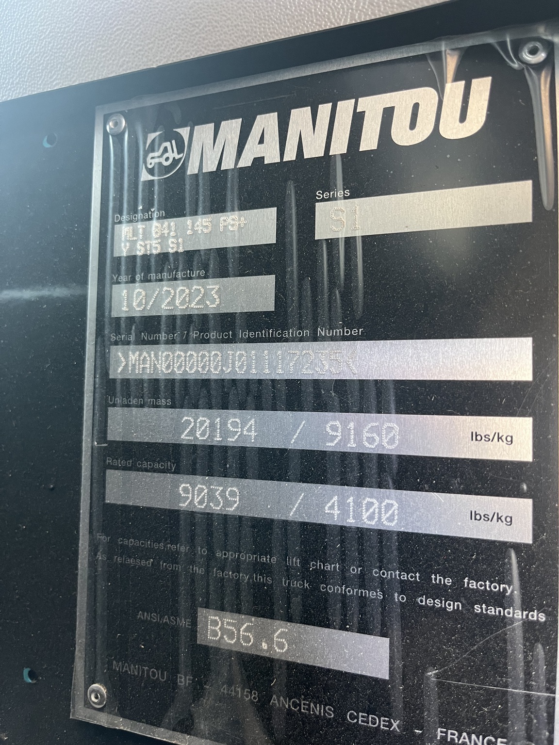 2023 Manitou 841-145 Image 9