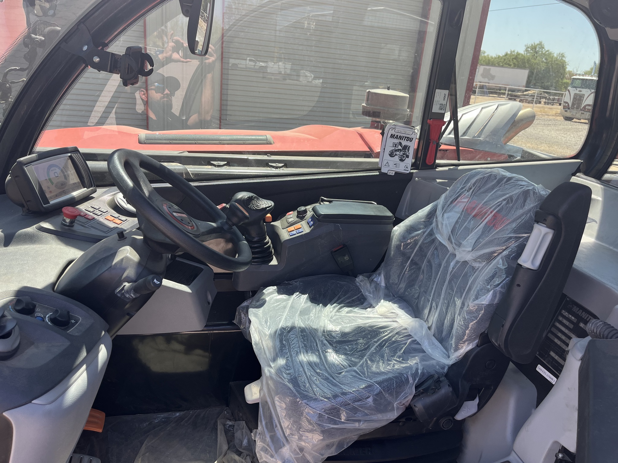 2023 Manitou 841-145 Image 11