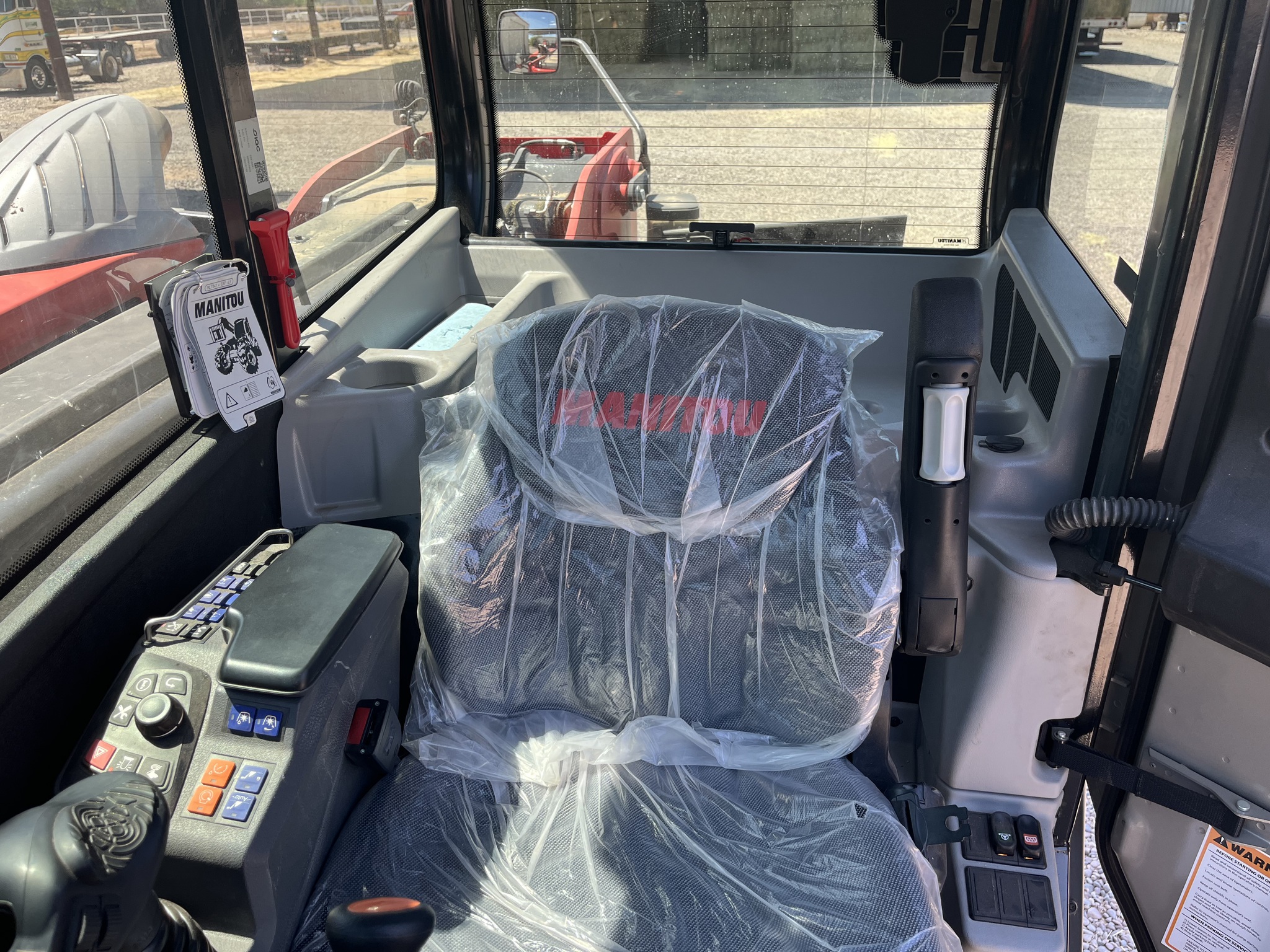 2023 Manitou 841-145 Image 14