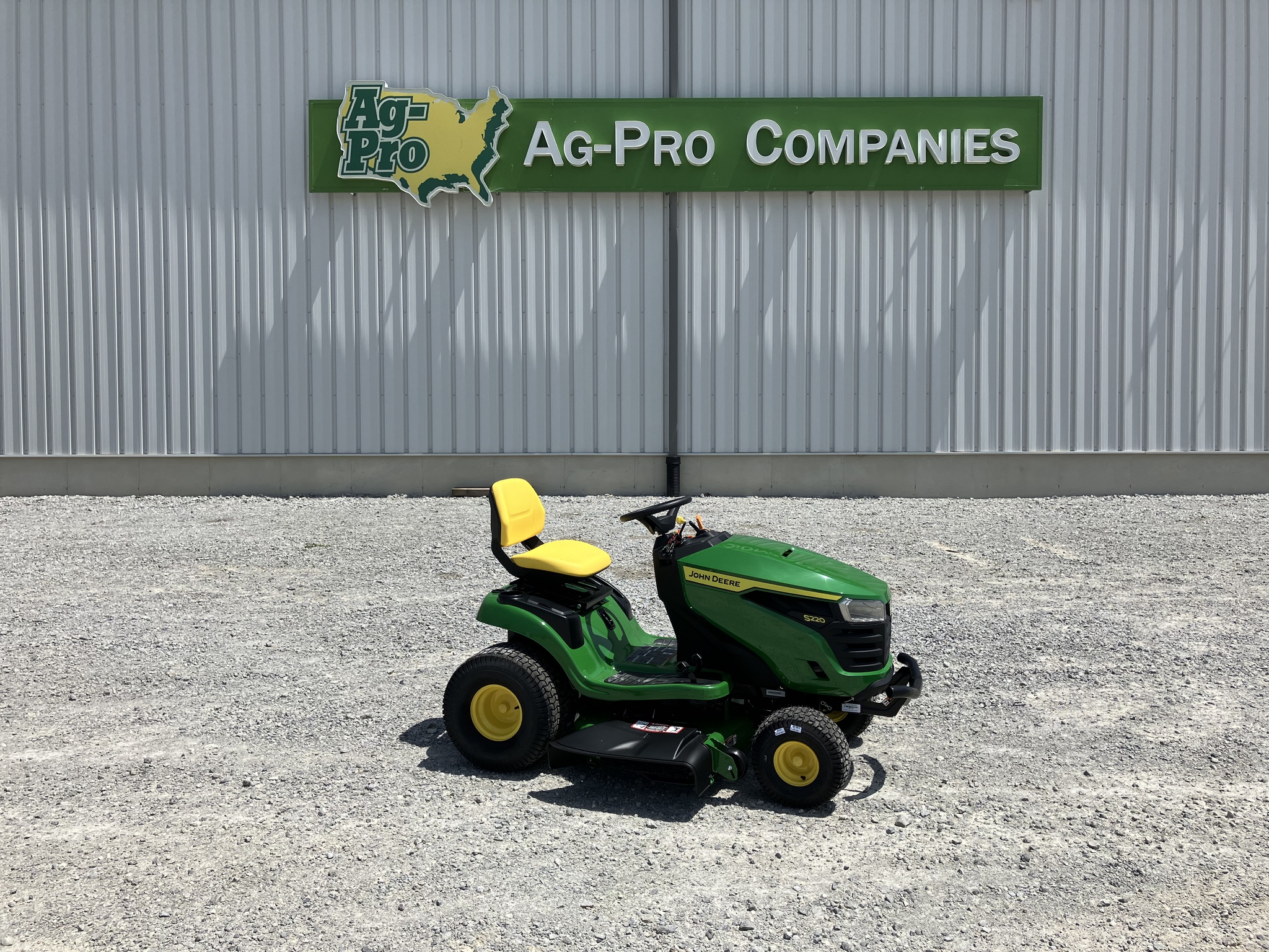 2025 John Deere S220 Image 1
