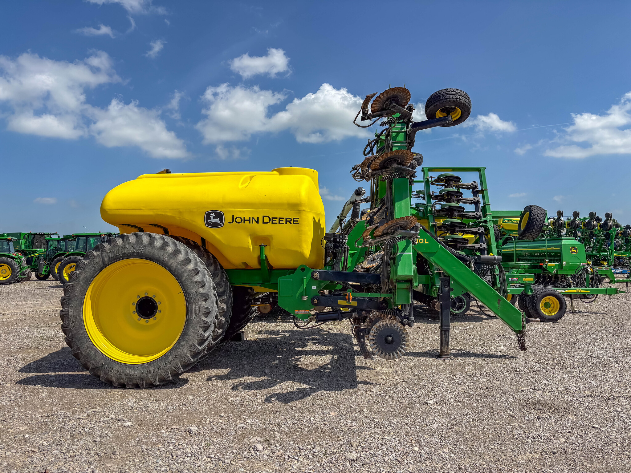 Used 2013 John Deere 2510L Nutrient Application at Koenig Equipment in Anna, OH - PhotoXL0
