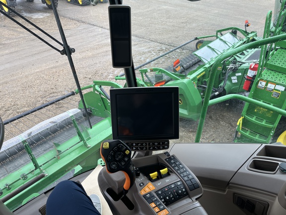 Used 2020 John Deere S780 Combines at Horizon Ag & Turf in Edmonton West, AB - Photo9