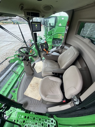 Used 2020 John Deere S780 Combines at Horizon Ag & Turf in Edmonton West, AB - Photo12