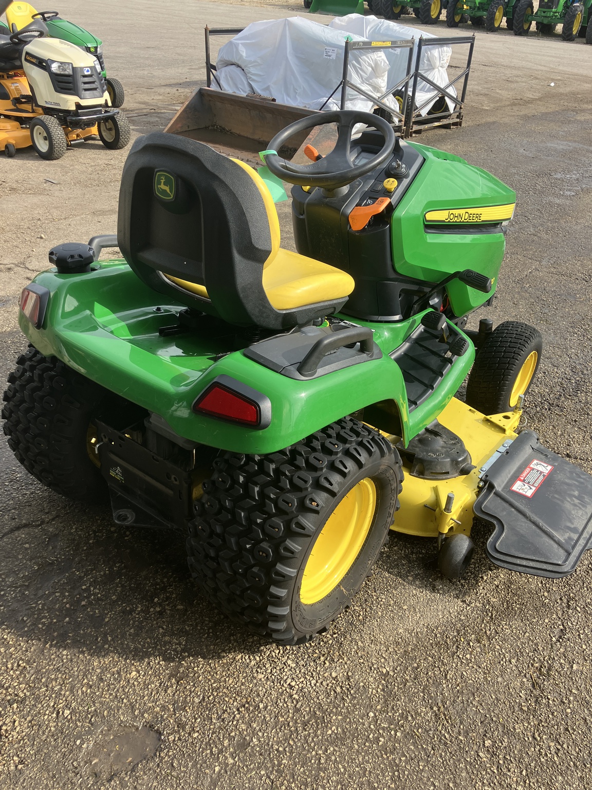 2018 John Deere X580 Image 4