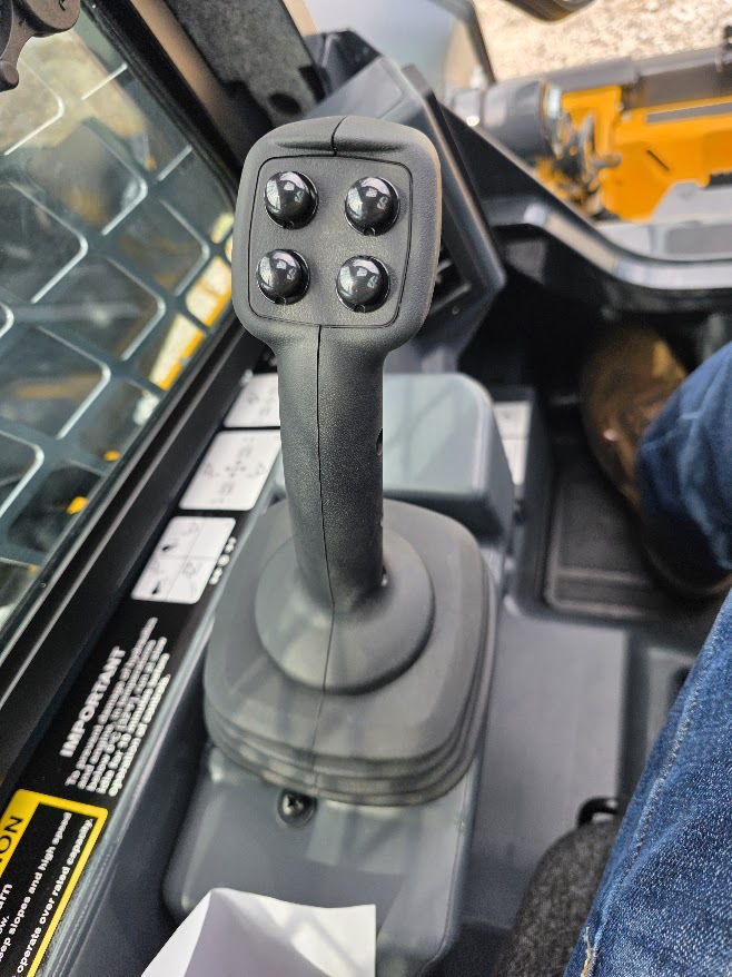 2025 John Deere 325G Image 6