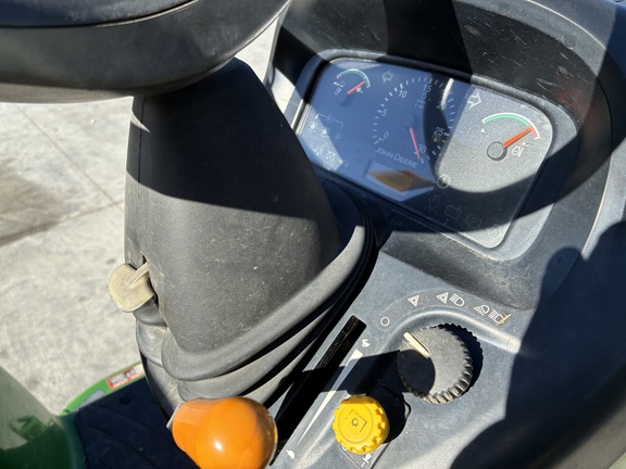 2006 John Deere 3120 (10th thumbnail)