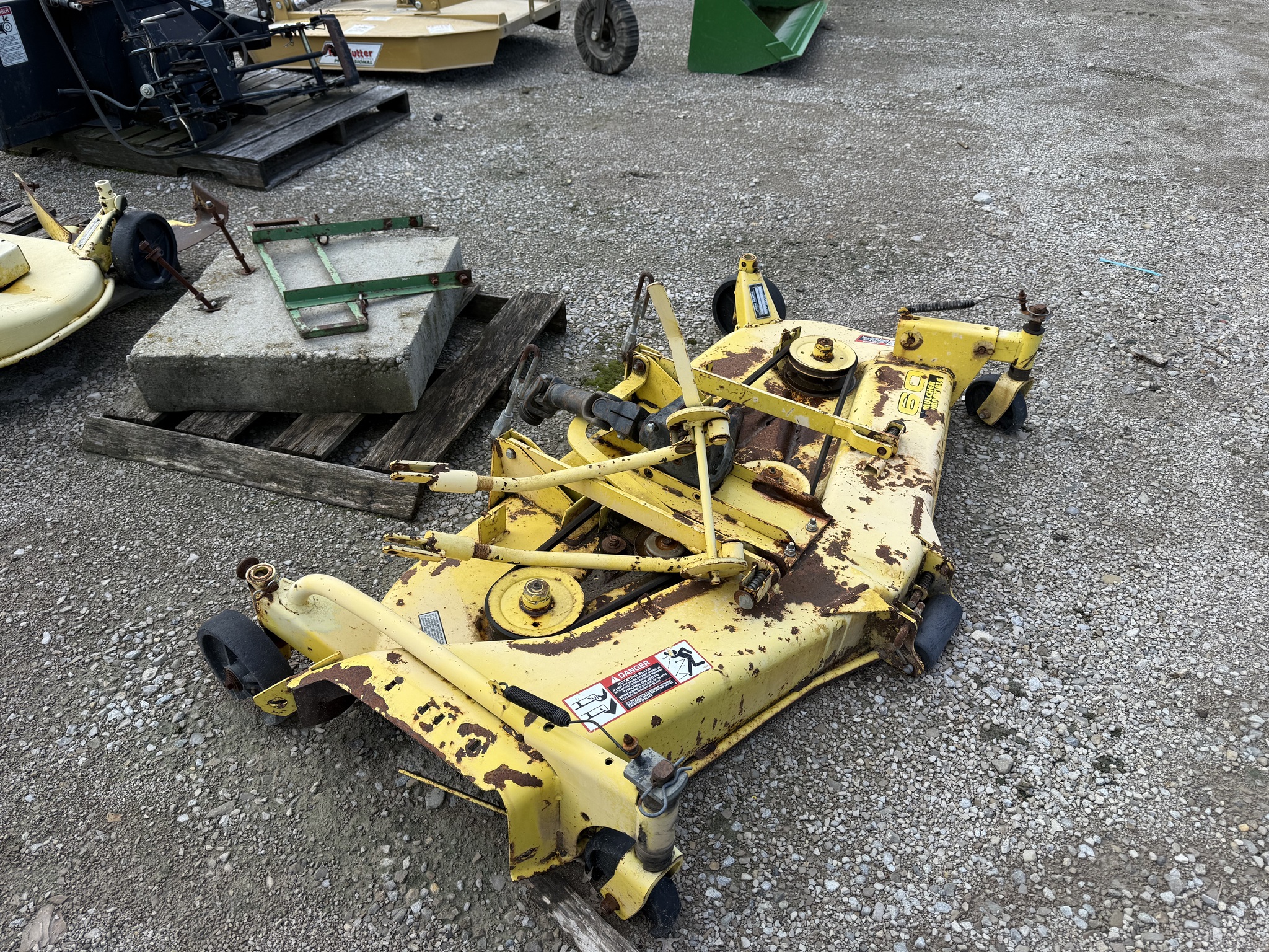 John Deere 2734 Image 2