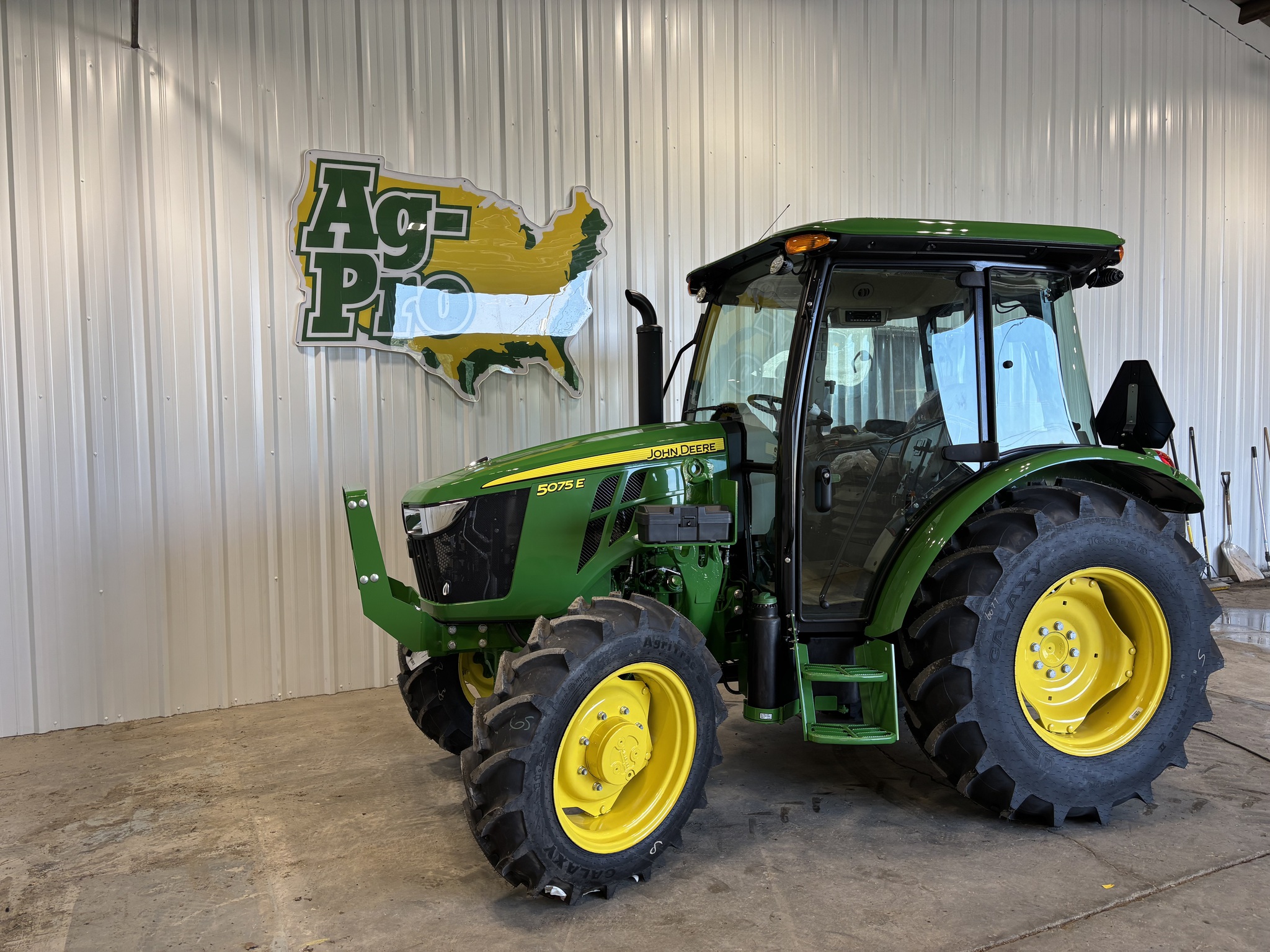 2025 John Deere 5075E Image 1