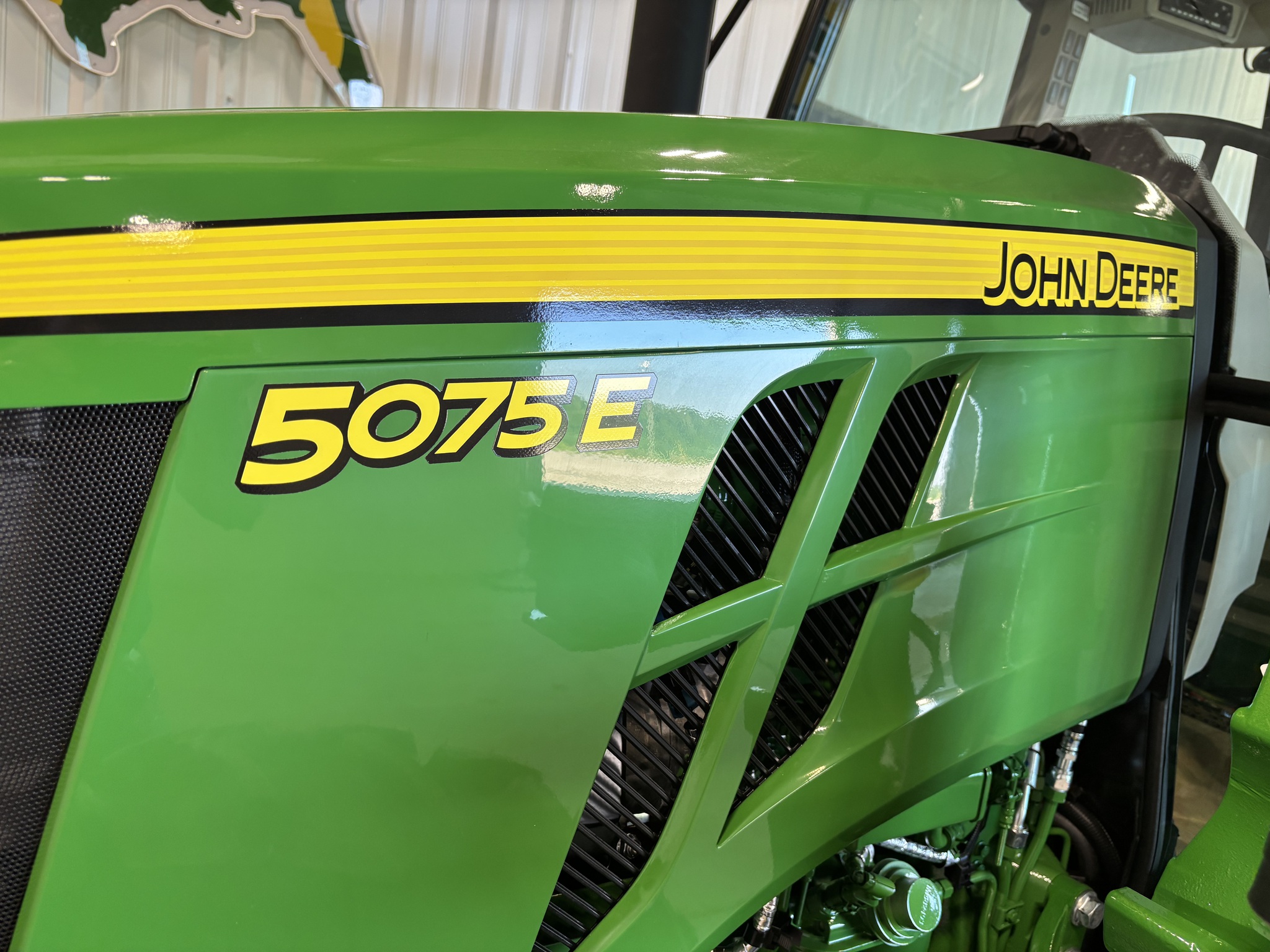 2025 John Deere 5075E Image 5
