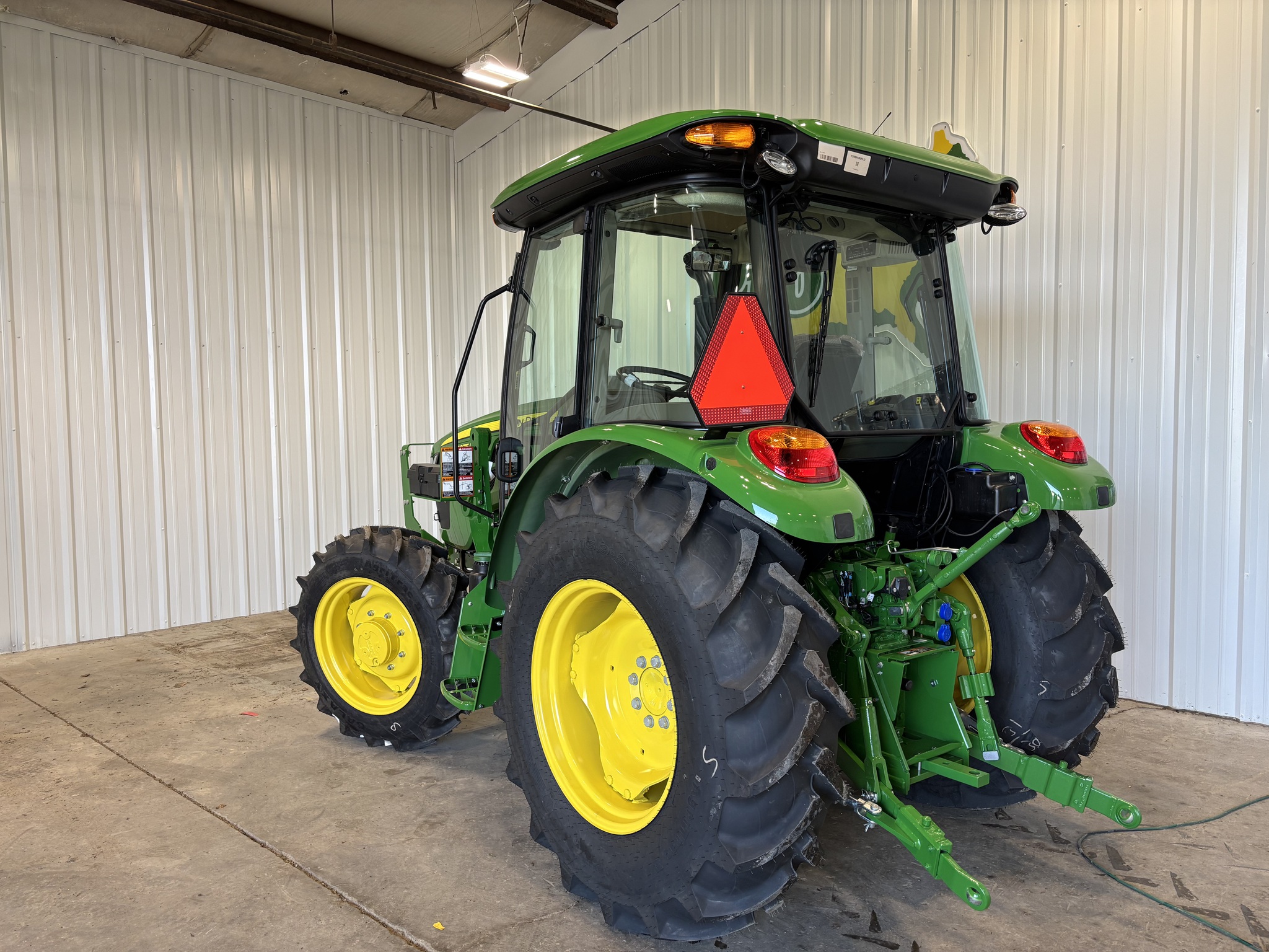 2025 John Deere 5075E Image 2