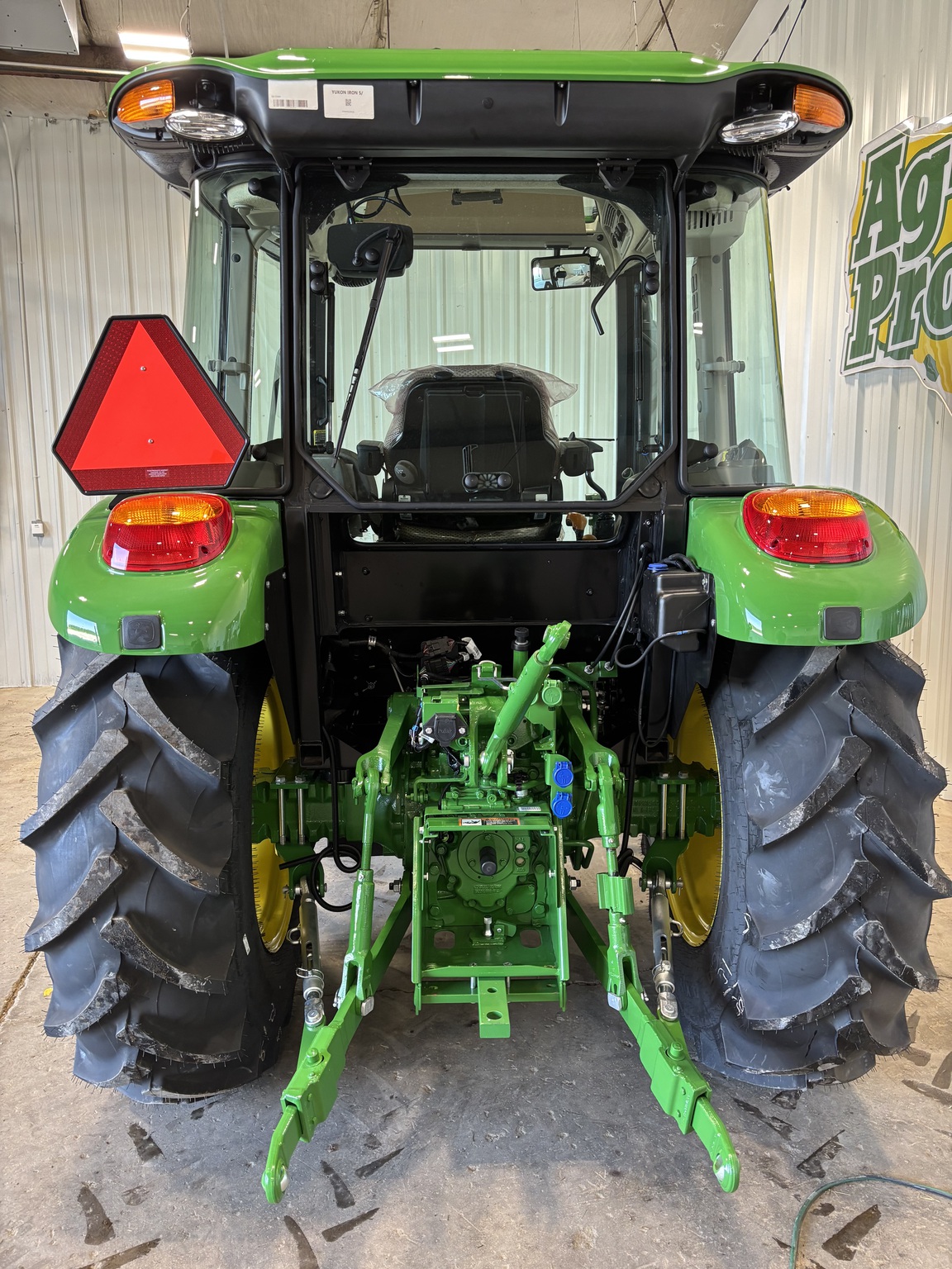 2025 John Deere 5075E Image 4
