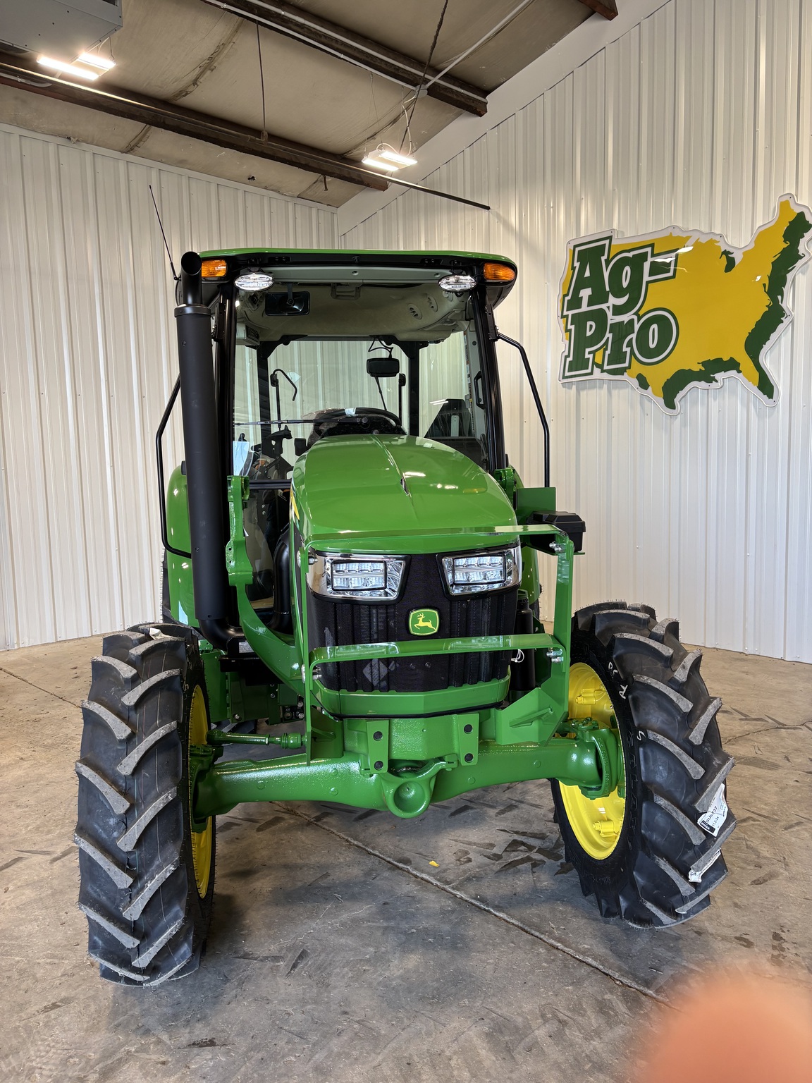 2025 John Deere 5075E Image 3