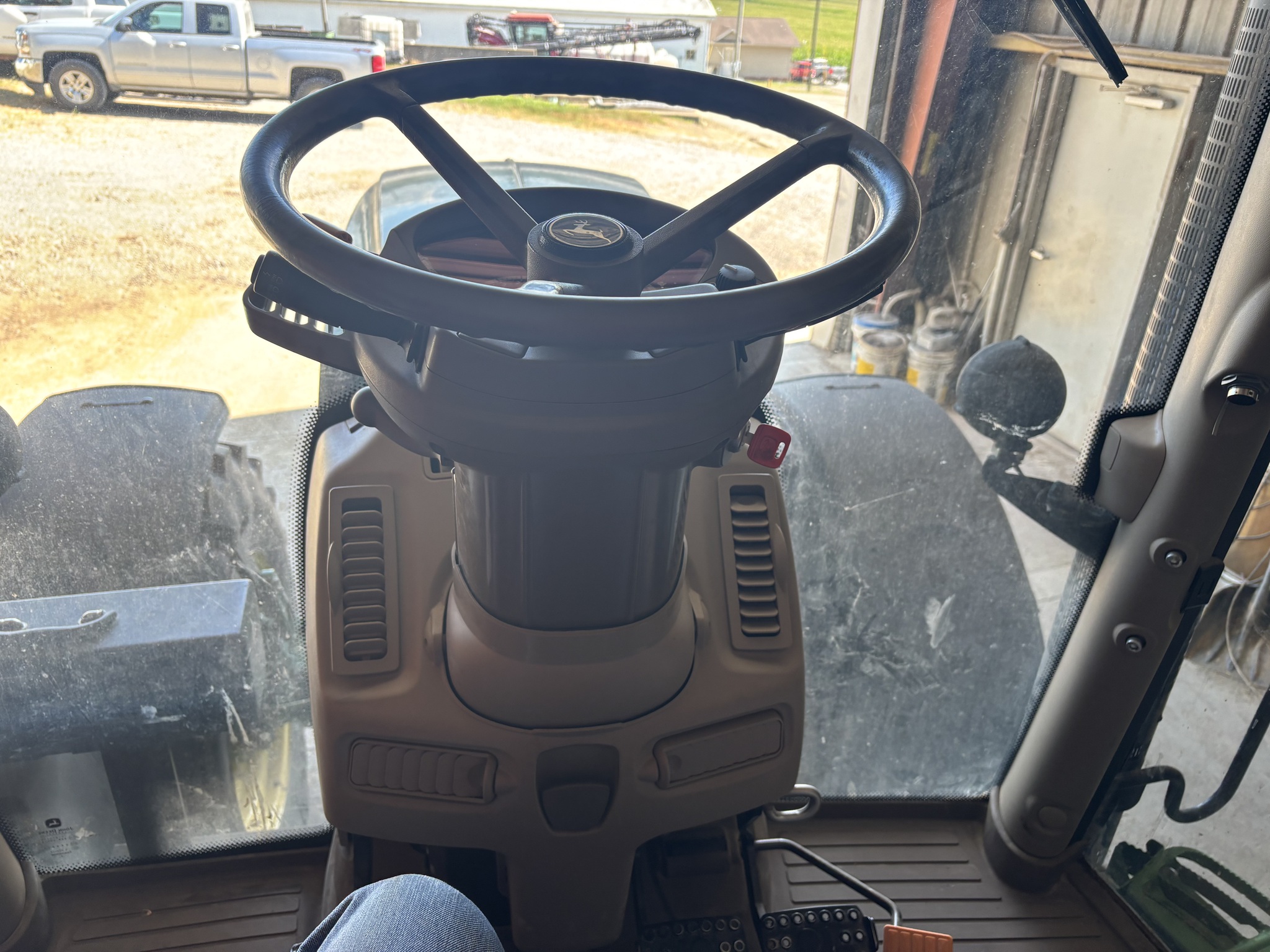 2013 John Deere 6190R Image 10