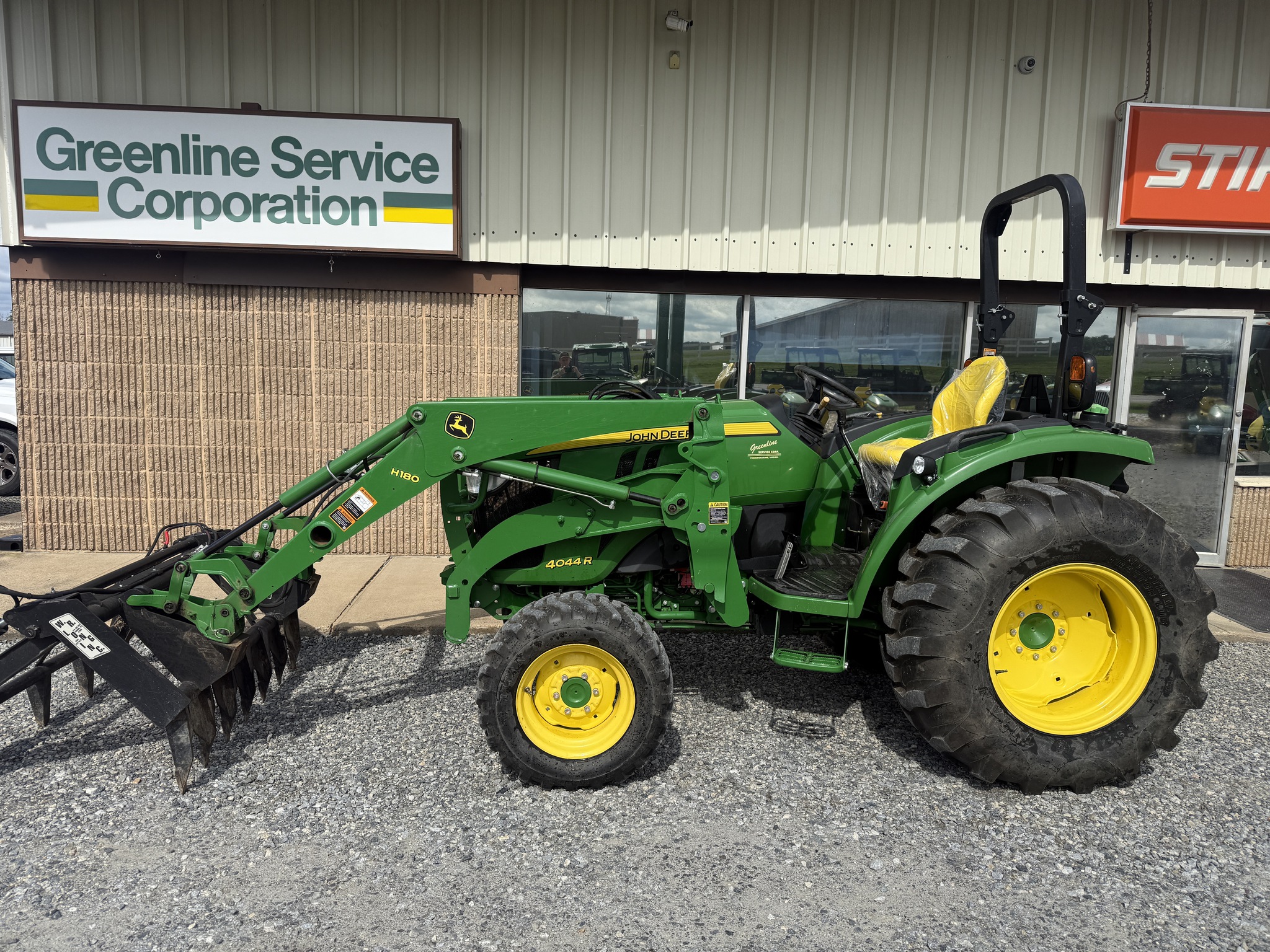 2015 John Deere 4044R Image 1