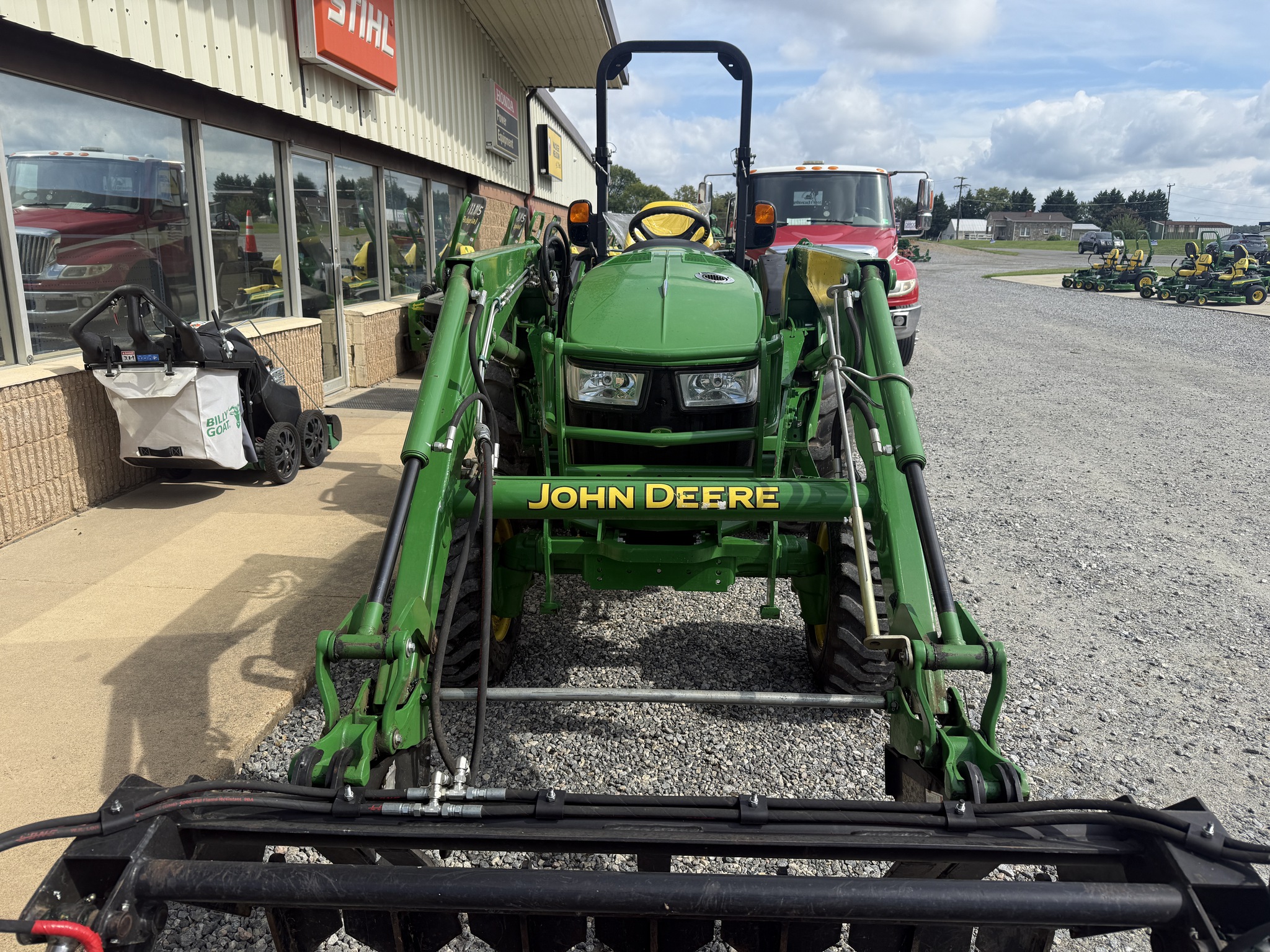 2015 John Deere 4044R Image 8