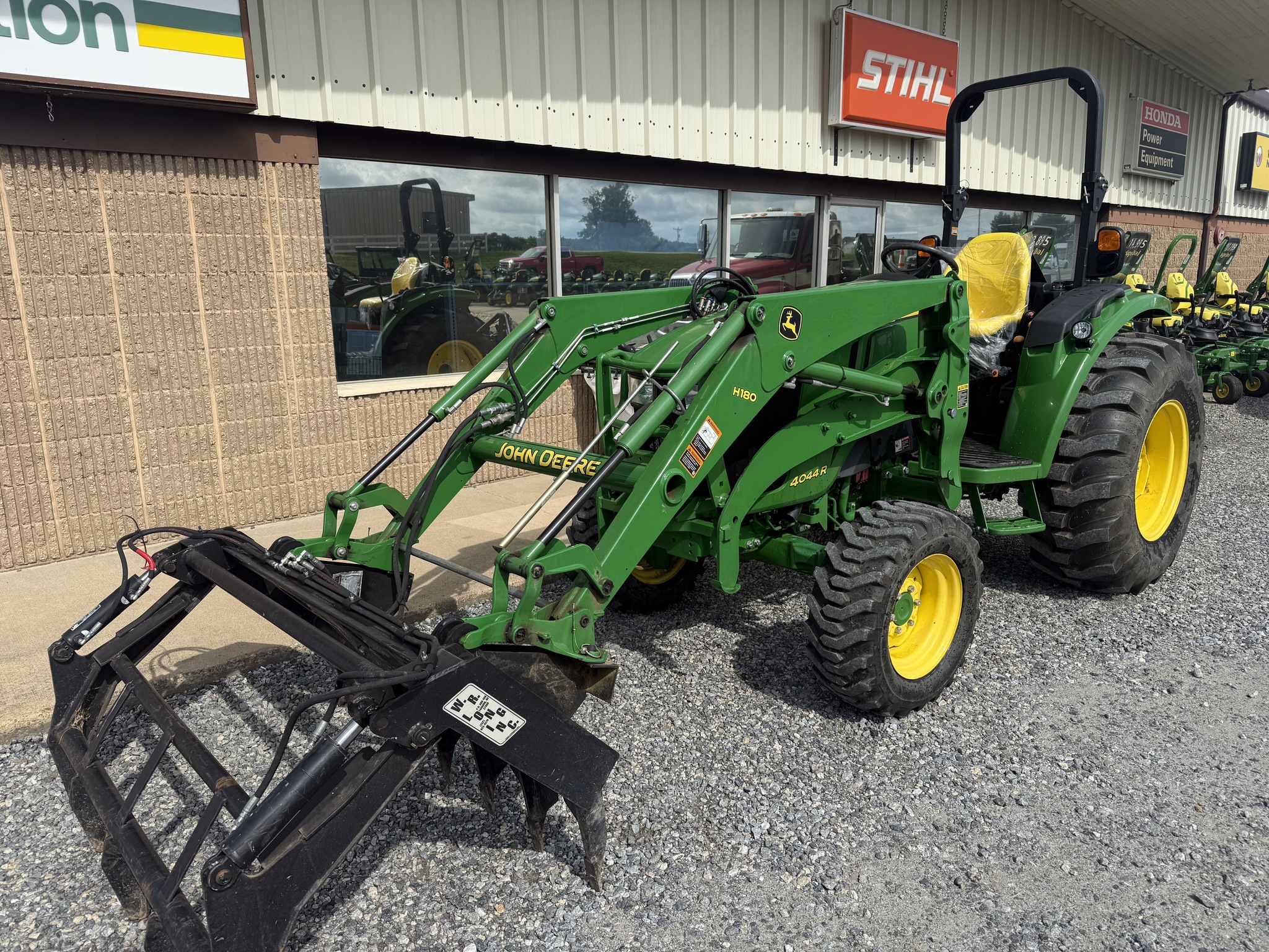 2015 John Deere 4044R Image 7
