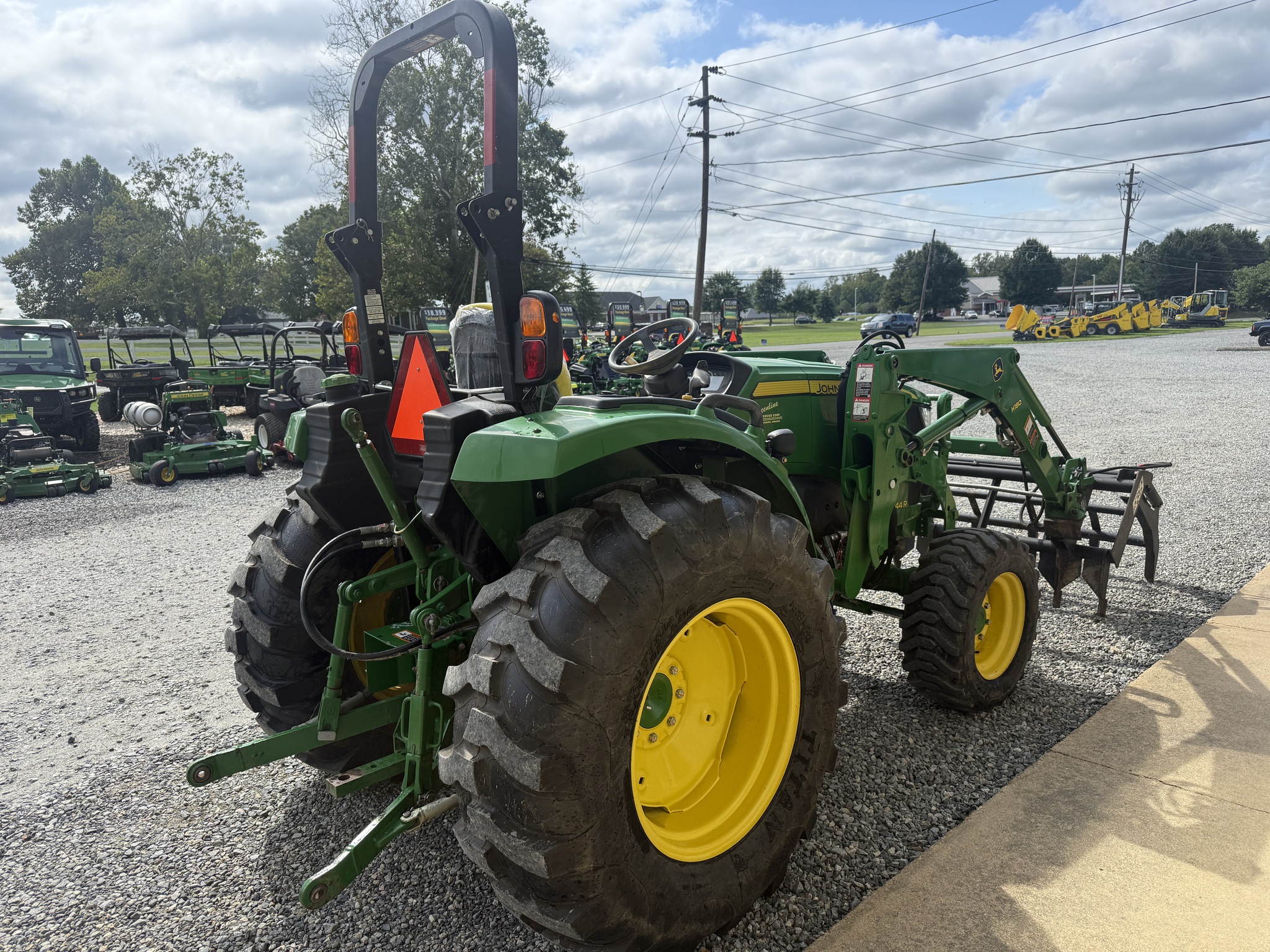 2015 John Deere 4044R Image 5