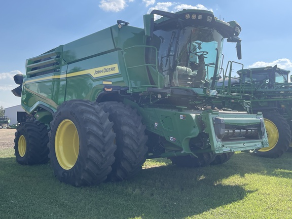 Used 2025 John Deere X9 1100 Combines at Horizon Ag & Turf in Westlock, AB - Photo4