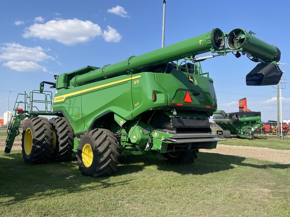 Used 2025 John Deere X9 1100 Combines at Horizon Ag & Turf in Westlock, AB - Photo6