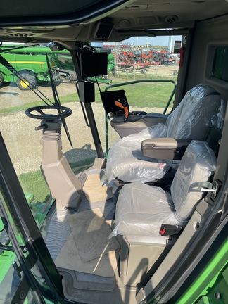 Used 2025 John Deere X9 1100 Combines at Horizon Ag & Turf in Westlock, AB - Photo7