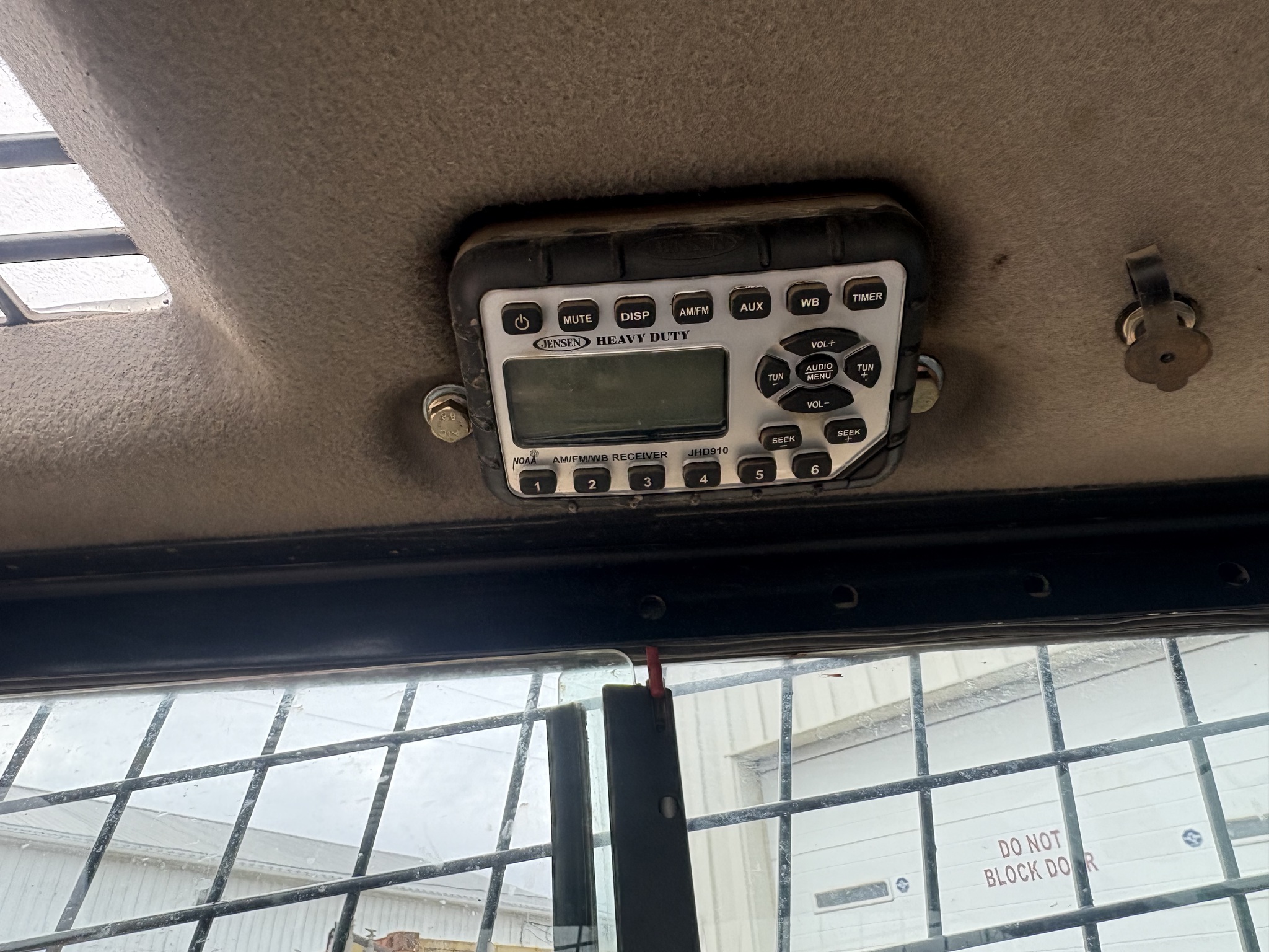 2016 Case SV300 Image 10