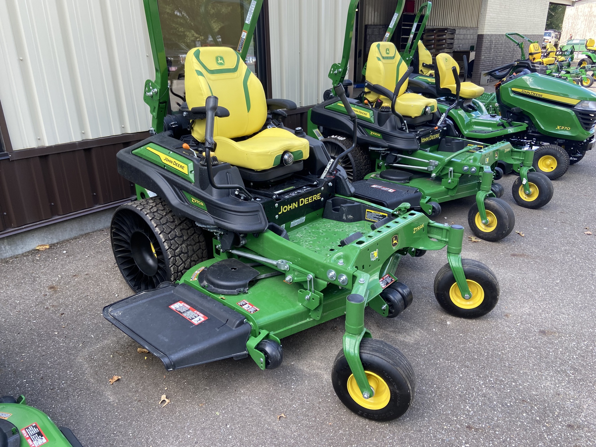 2025 John Deere Z970R Image 3