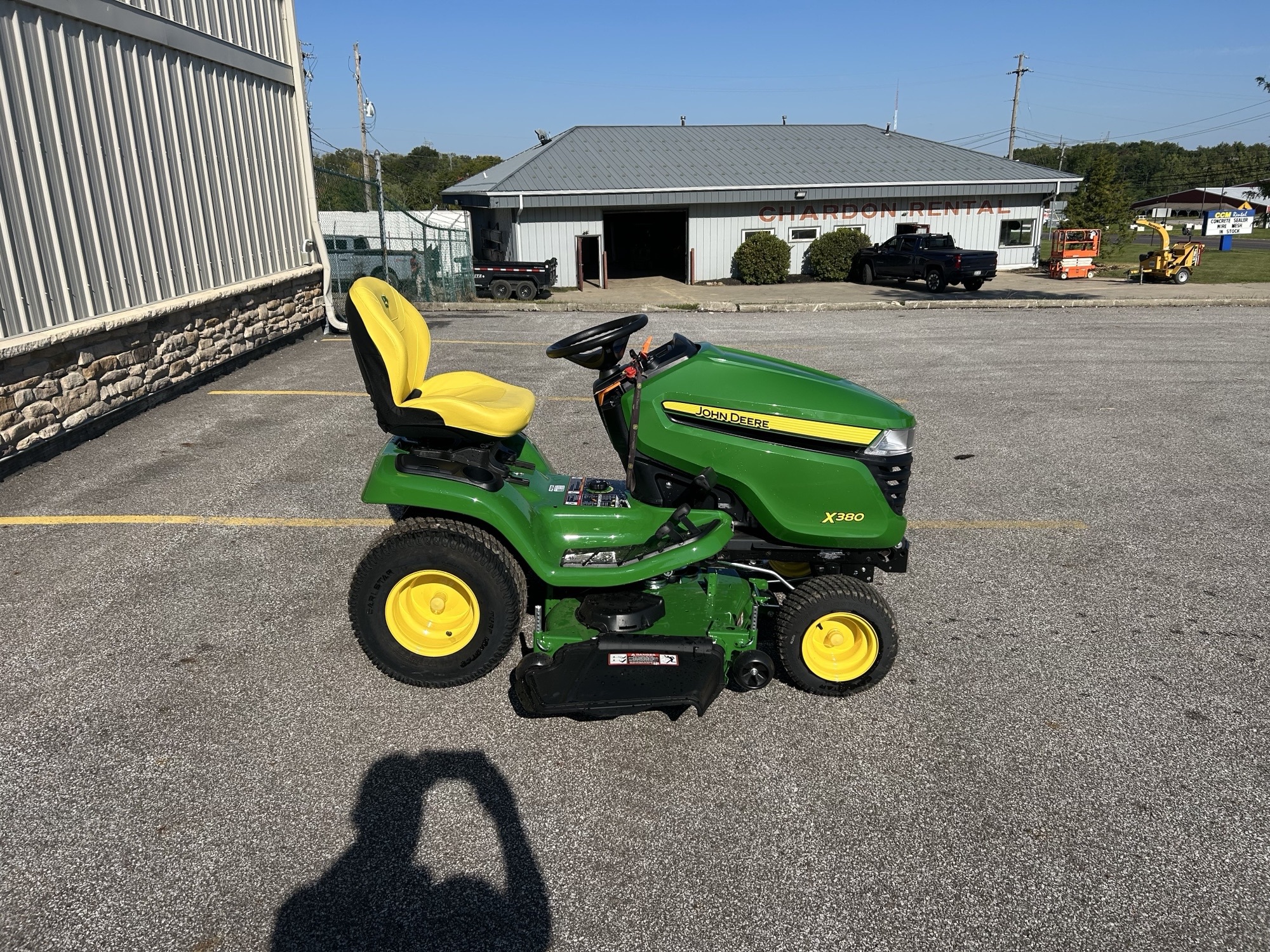 2025 John Deere X380 Image 7
